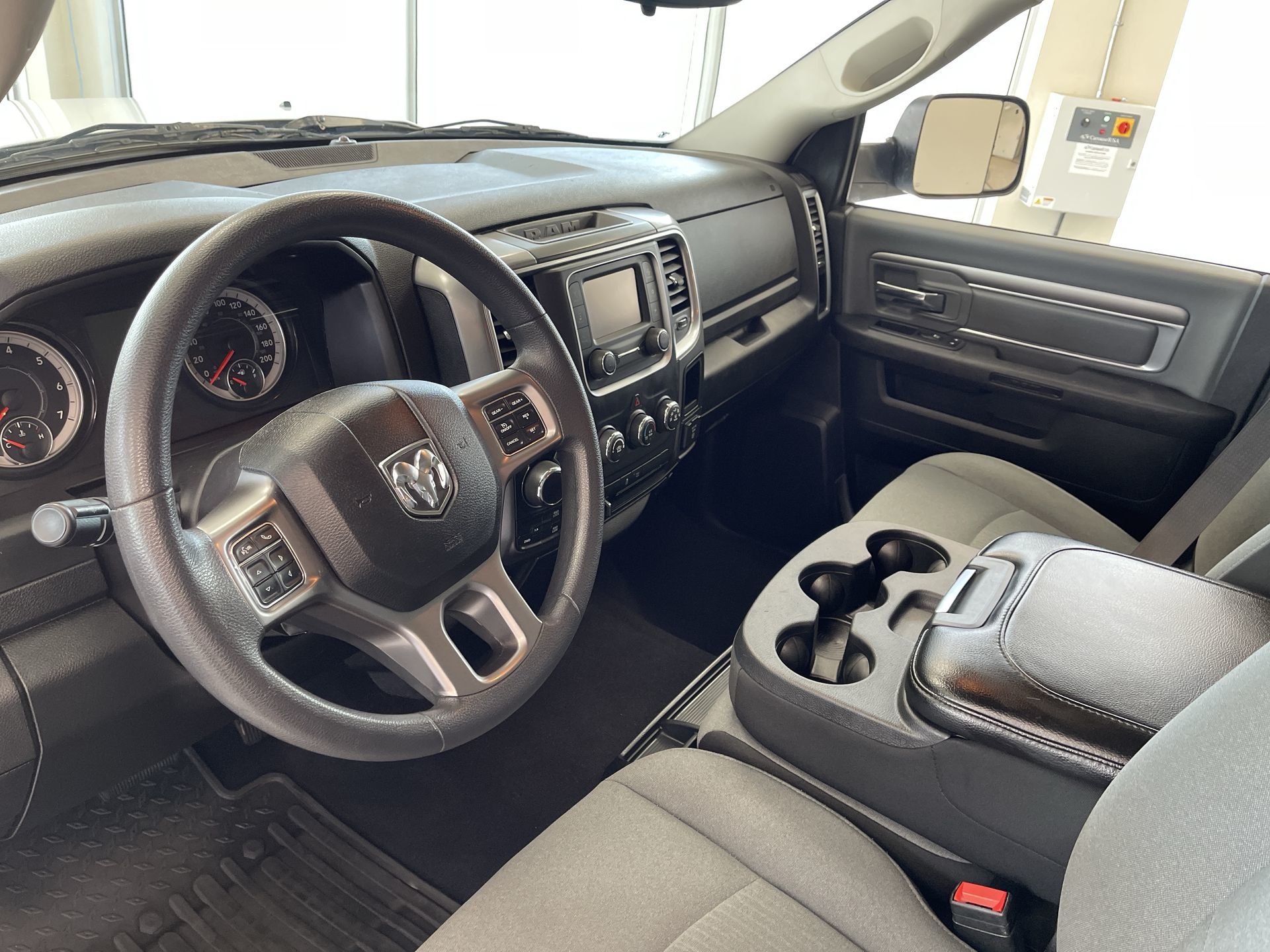 2023 Ram RAM 1500 Classic Crew Cab 4x4 (DS)