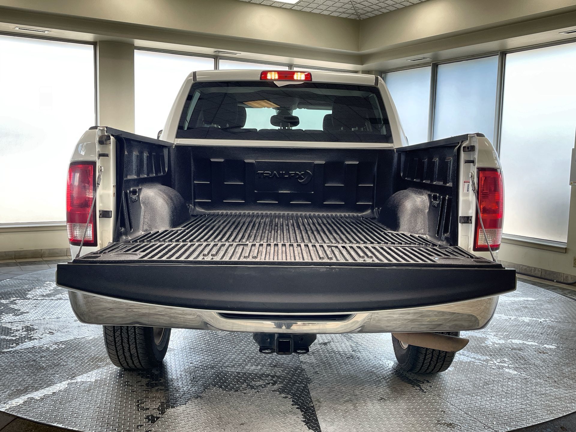 2023 Ram RAM 1500 Classic Crew Cab 4x4 (DS)