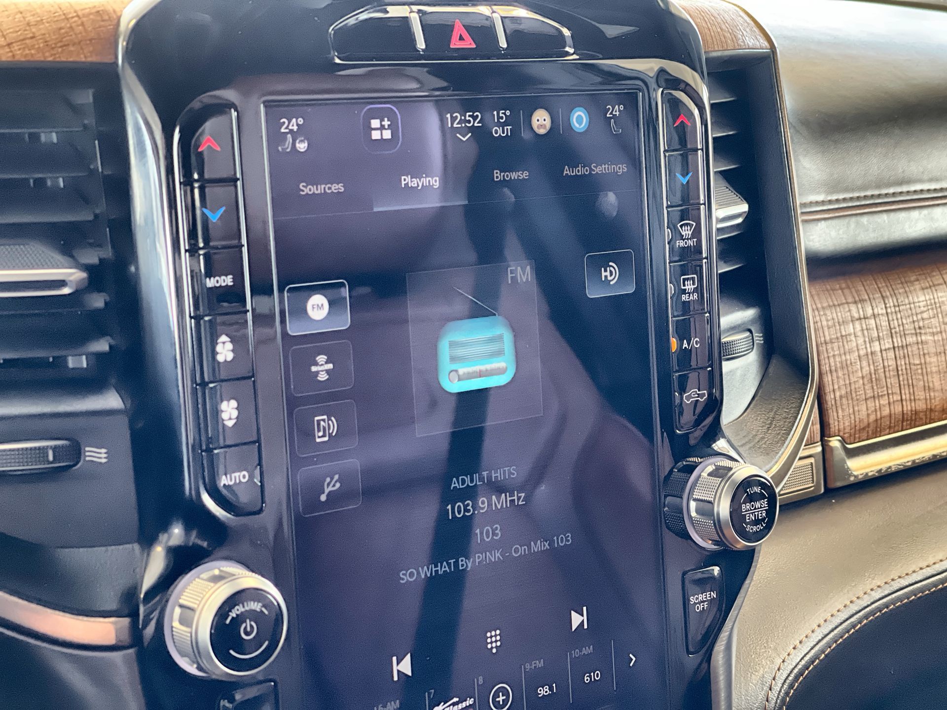 2022 Ram RAM 1500 Crew Cab 4x4 (dt) in Regina, Saskatchewan