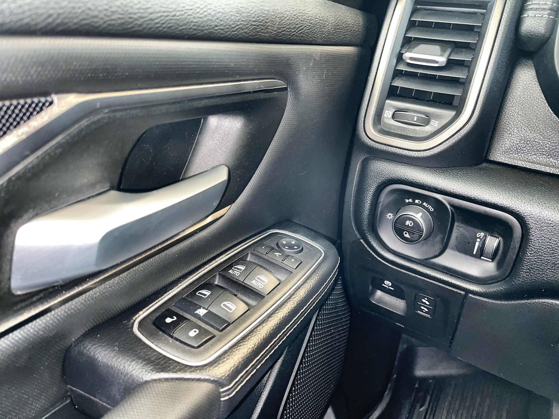 2022 Ram RAM 1500 Crew Cab 4x4 (dt) in Regina, Saskatchewan