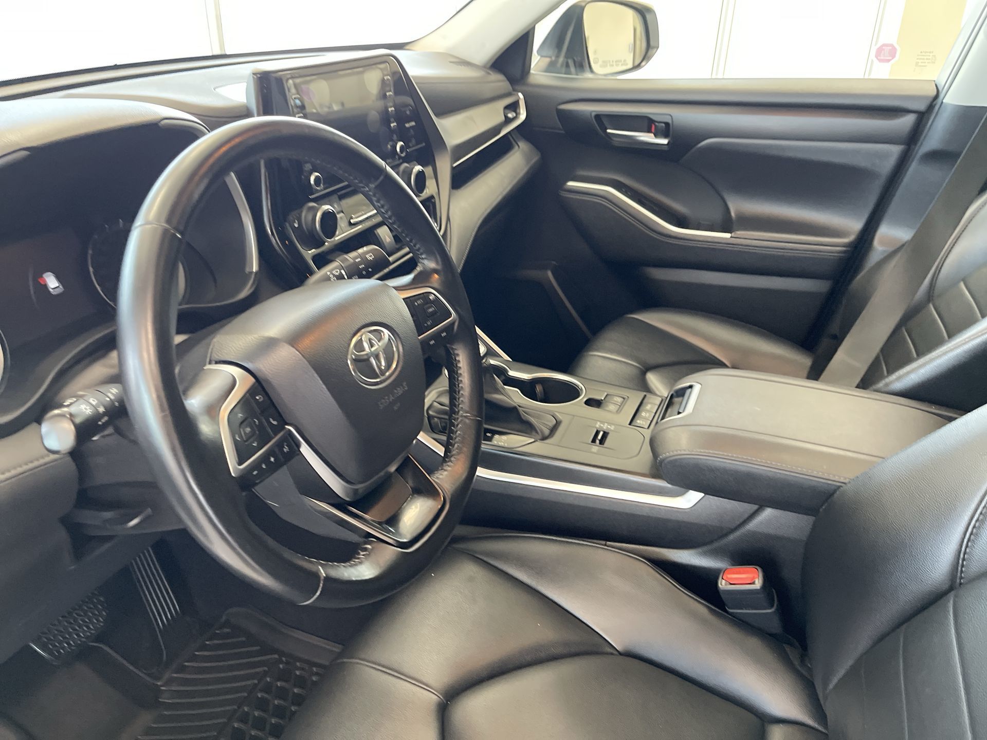 2021 Toyota Highlander Hybrid in Regina, Saskatchewan