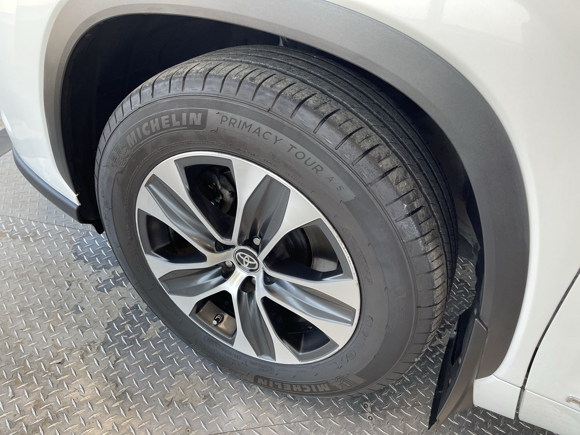2021 Toyota Highlander Hybrid in Regina, Saskatchewan