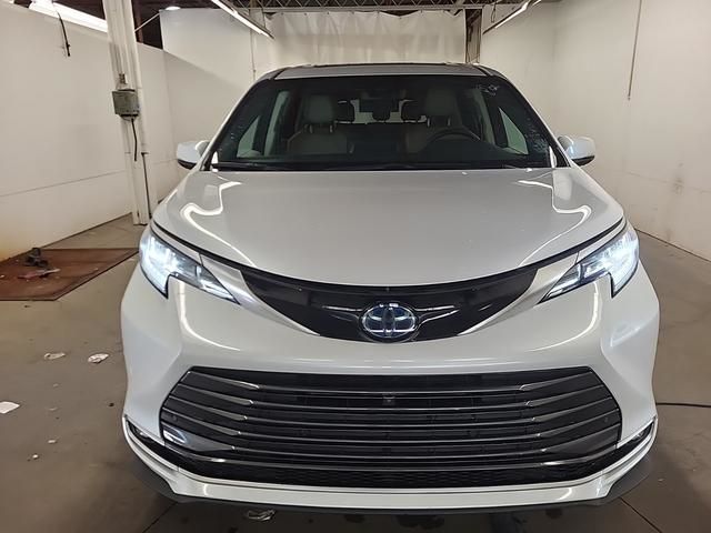 2023 Toyota Sienna Hybrid
