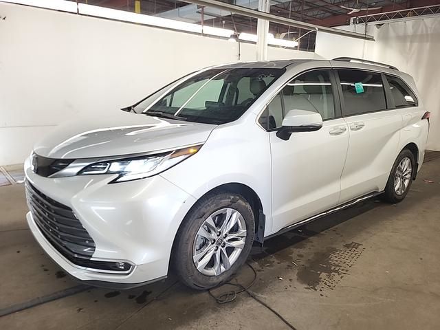 2023 Toyota Sienna Hybrid
