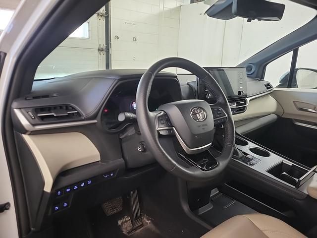 2023 Toyota Sienna Hybrid
