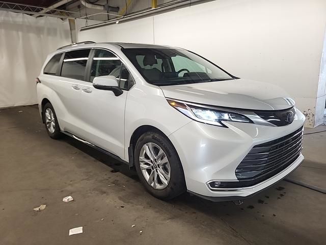 2023 Toyota Sienna Hybrid