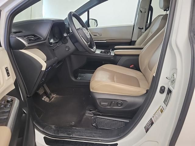 2023 Toyota Sienna Hybrid