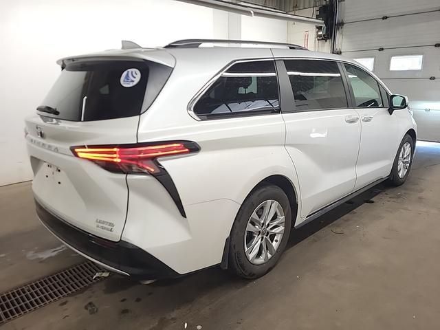 2023 Toyota Sienna Hybrid