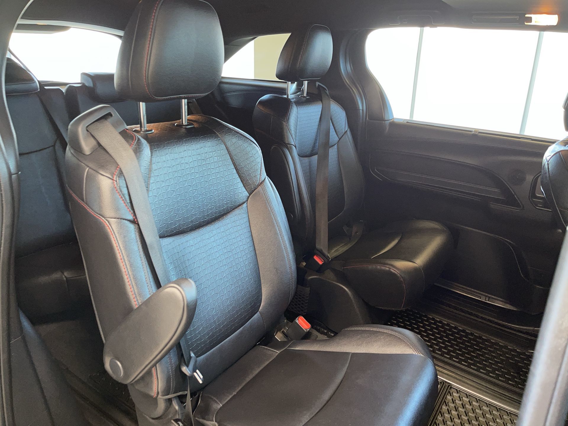 2025 Toyota Sienna Hybrid