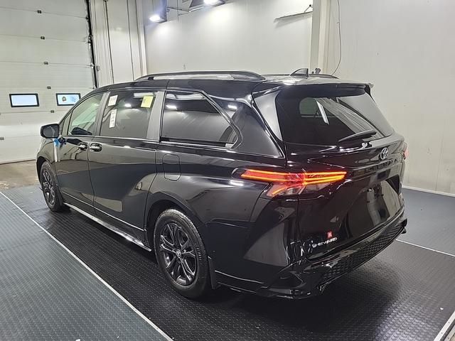 2025 Toyota Sienna Hybrid