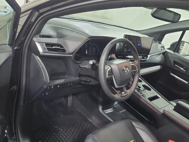 2025 Toyota Sienna Hybrid