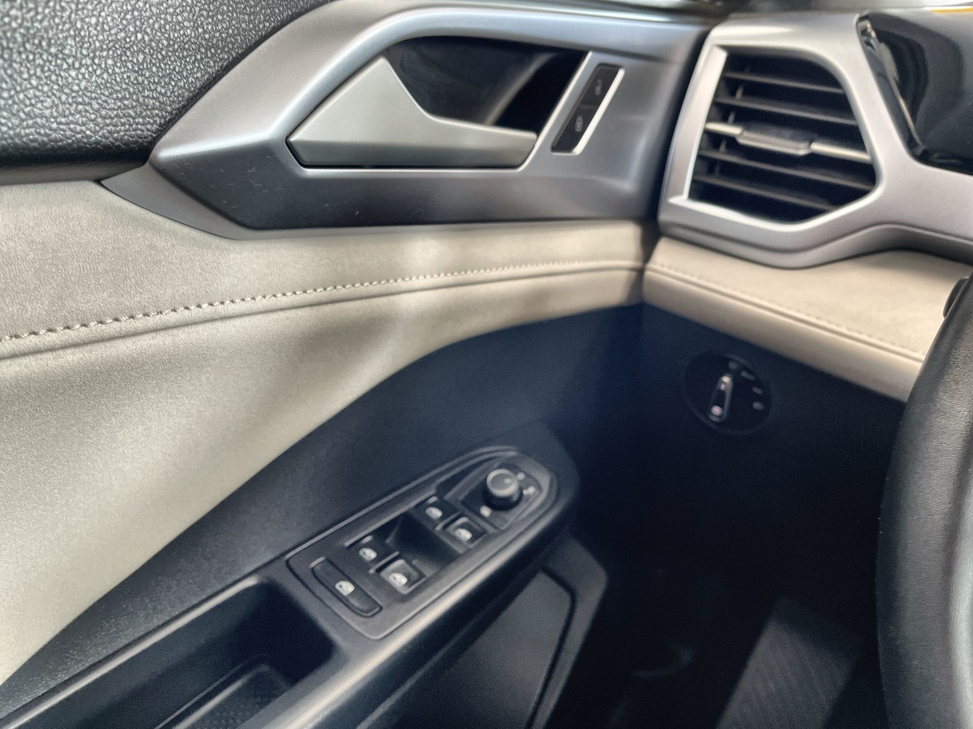 2025 Volkswagen Taos