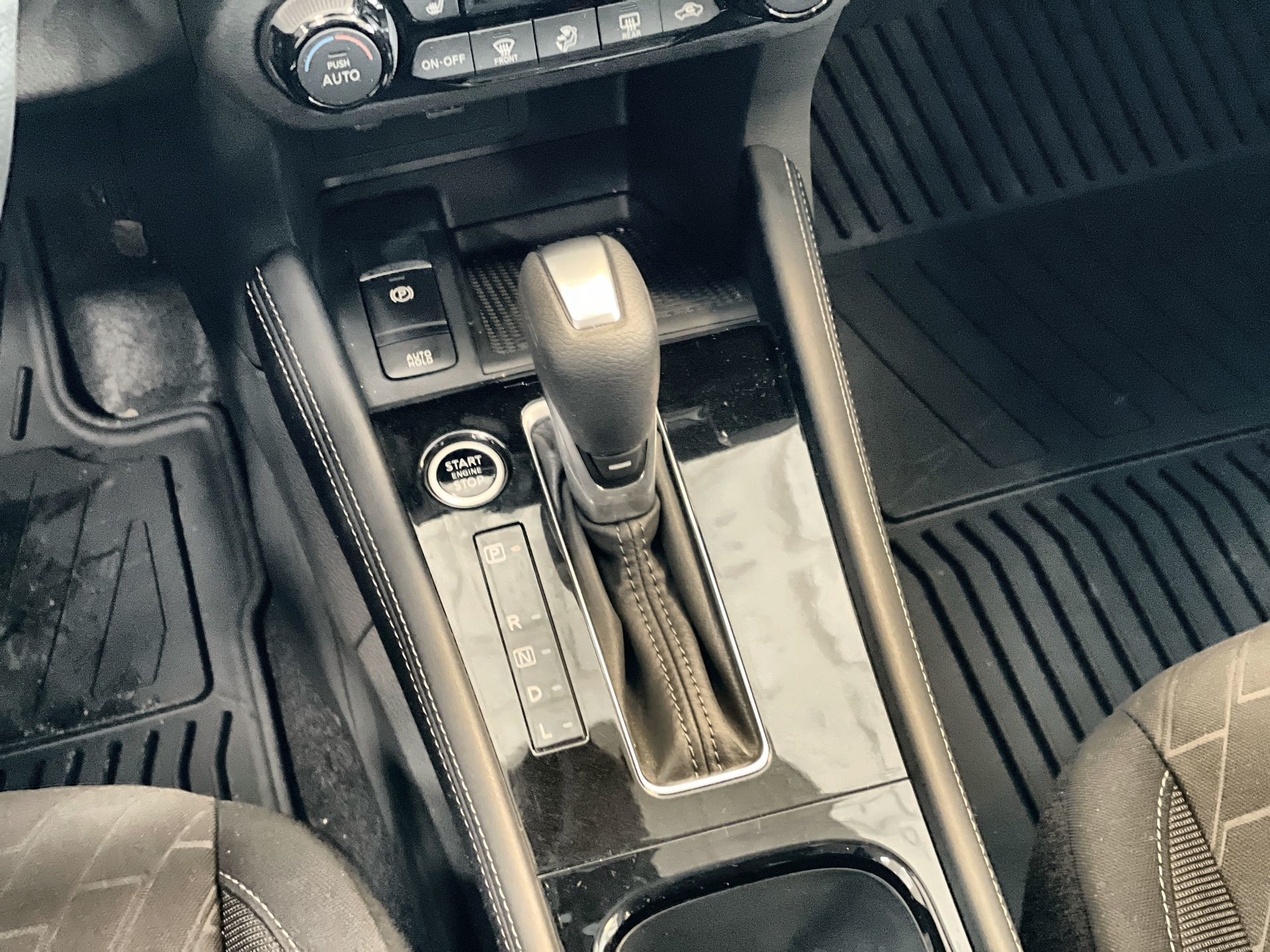 2025 Nissan Kicks Play