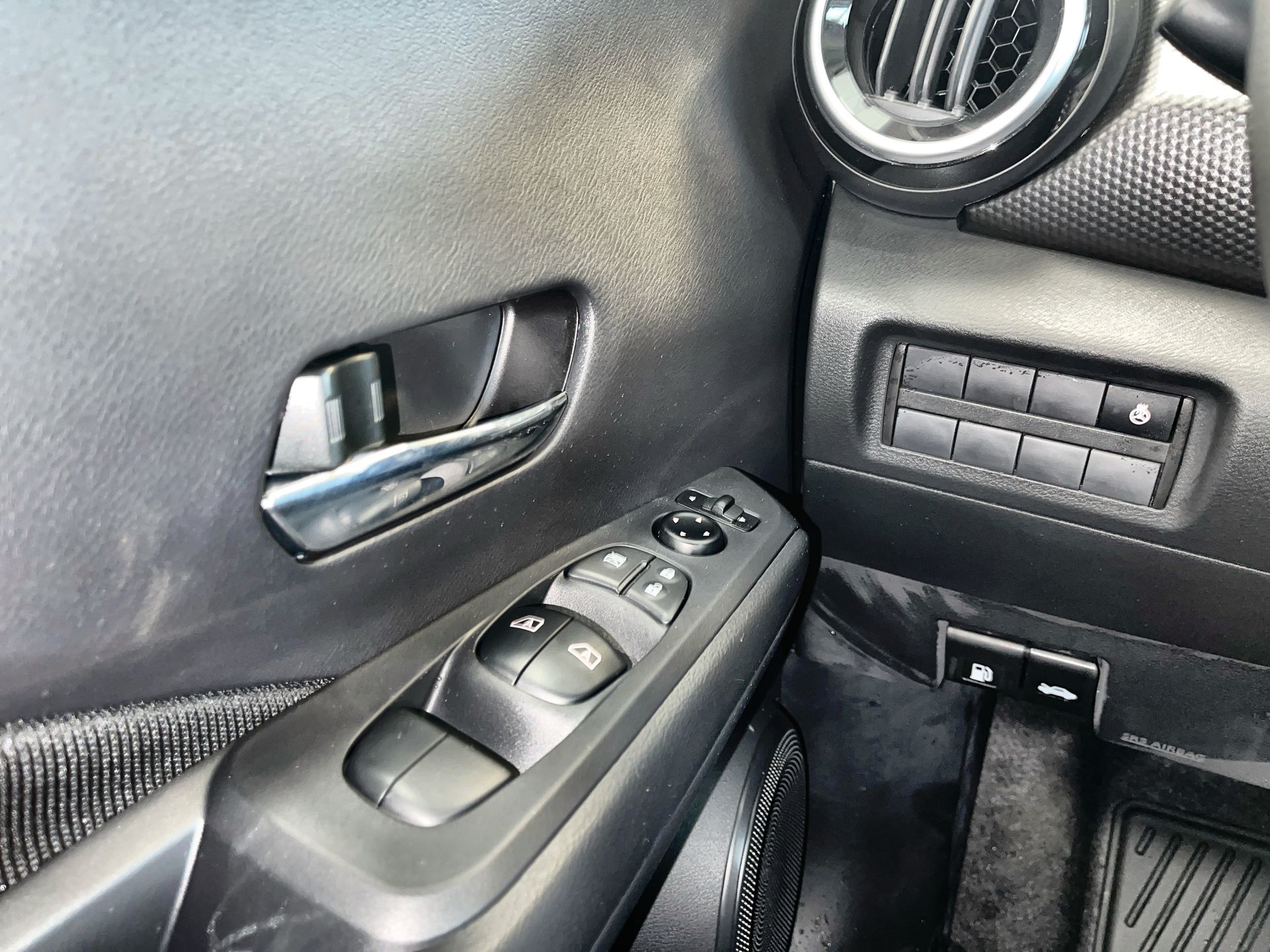 2025 Nissan Kicks Play