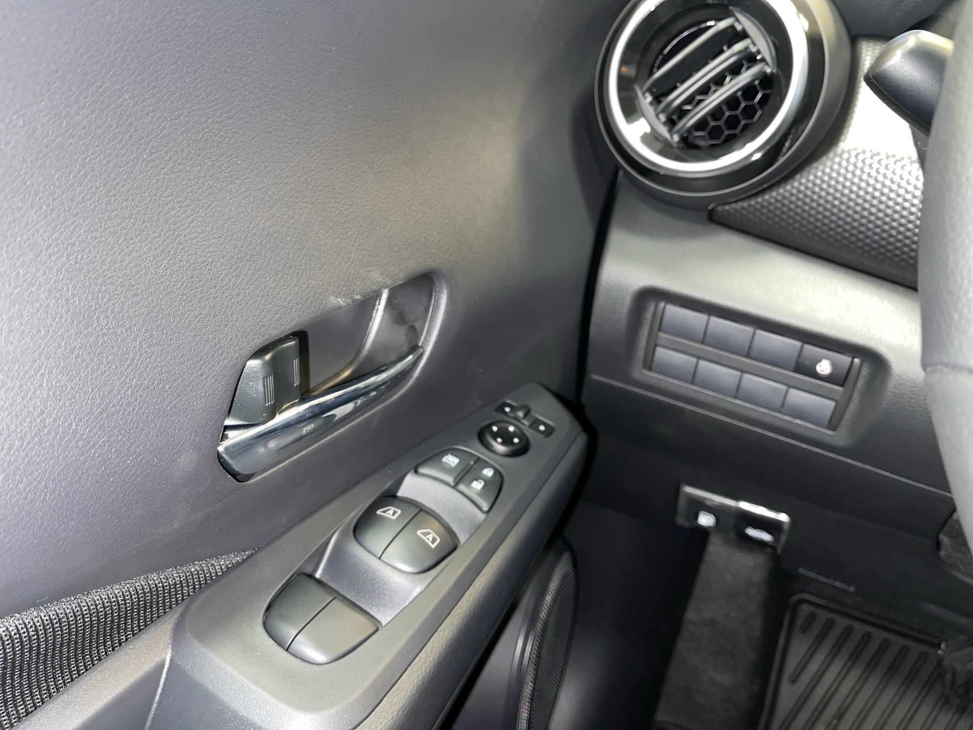 2025 Nissan Kicks Play