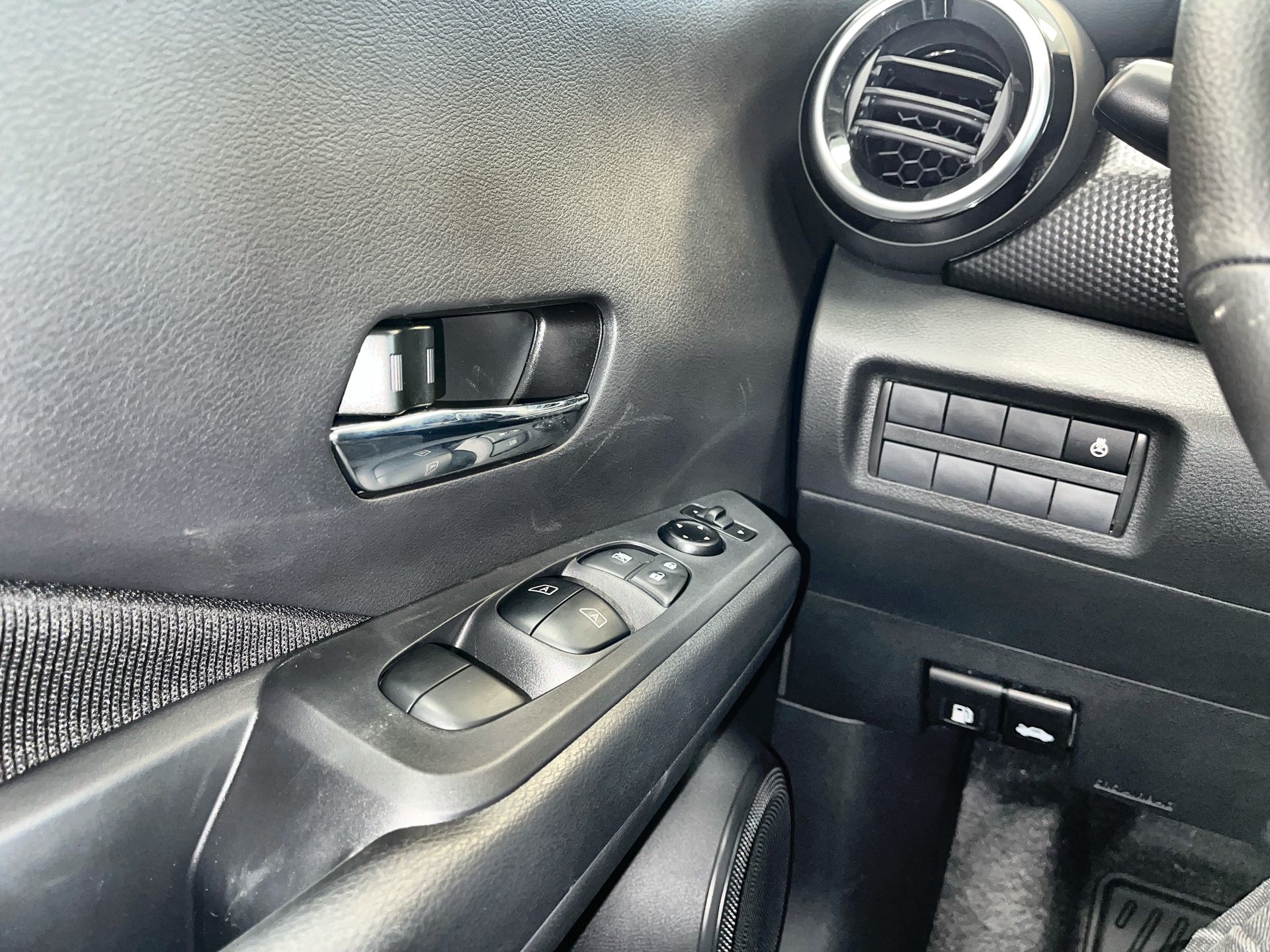 2025 Nissan Kicks Play