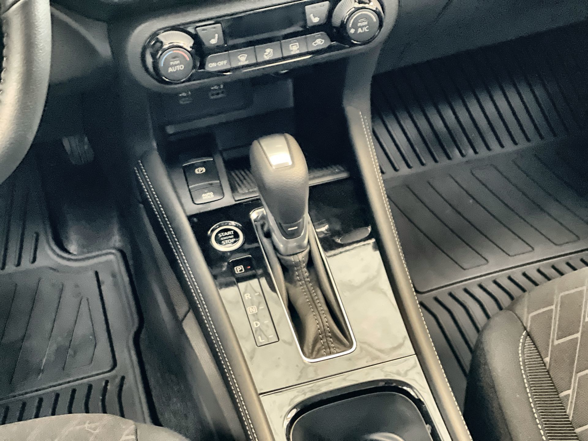 2025 Nissan Kicks Play