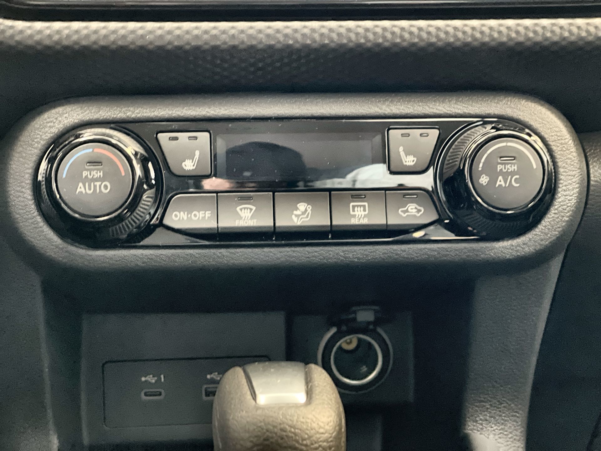 2025 Nissan Kicks Play