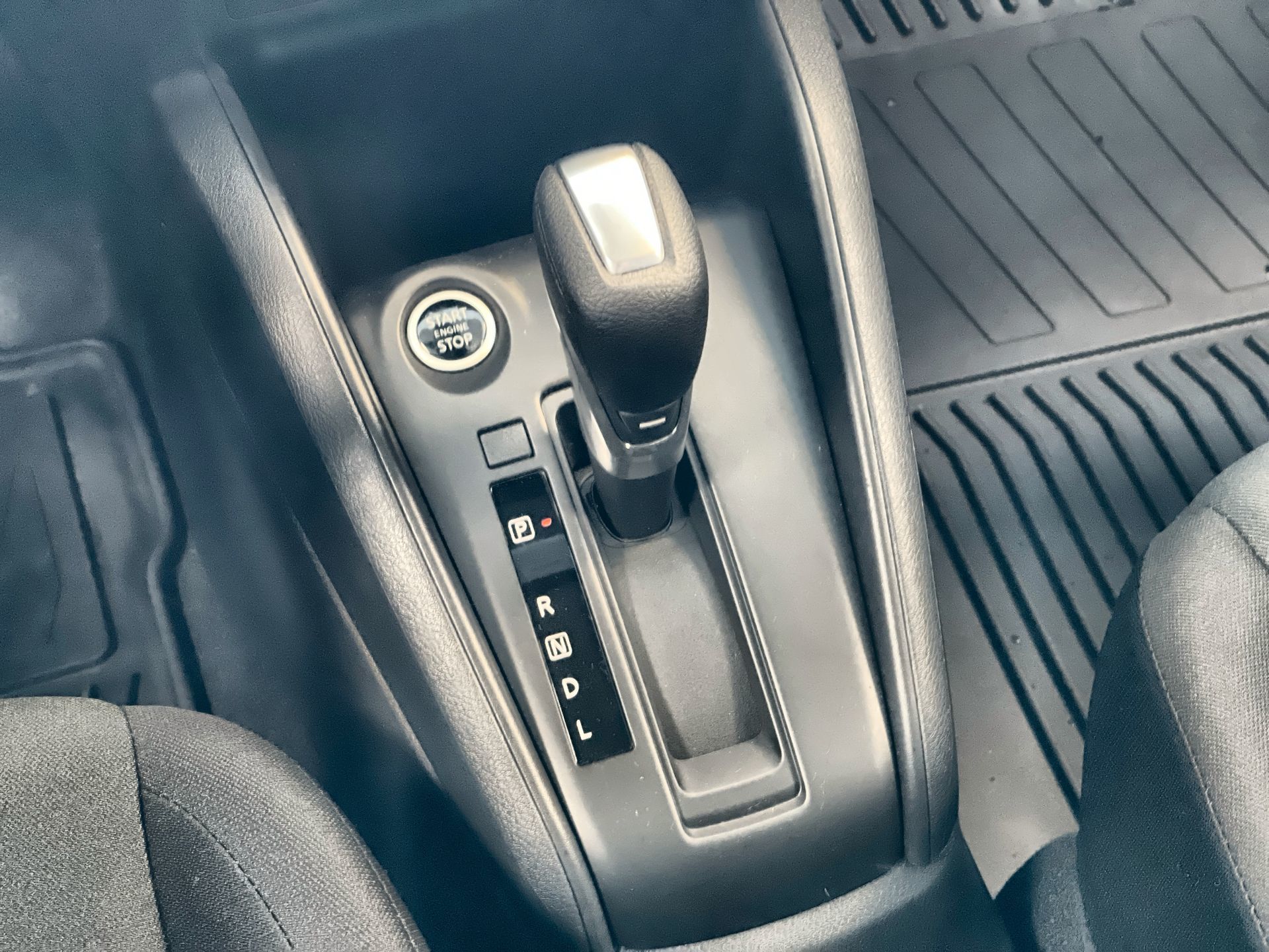 2025 Nissan Kicks Play