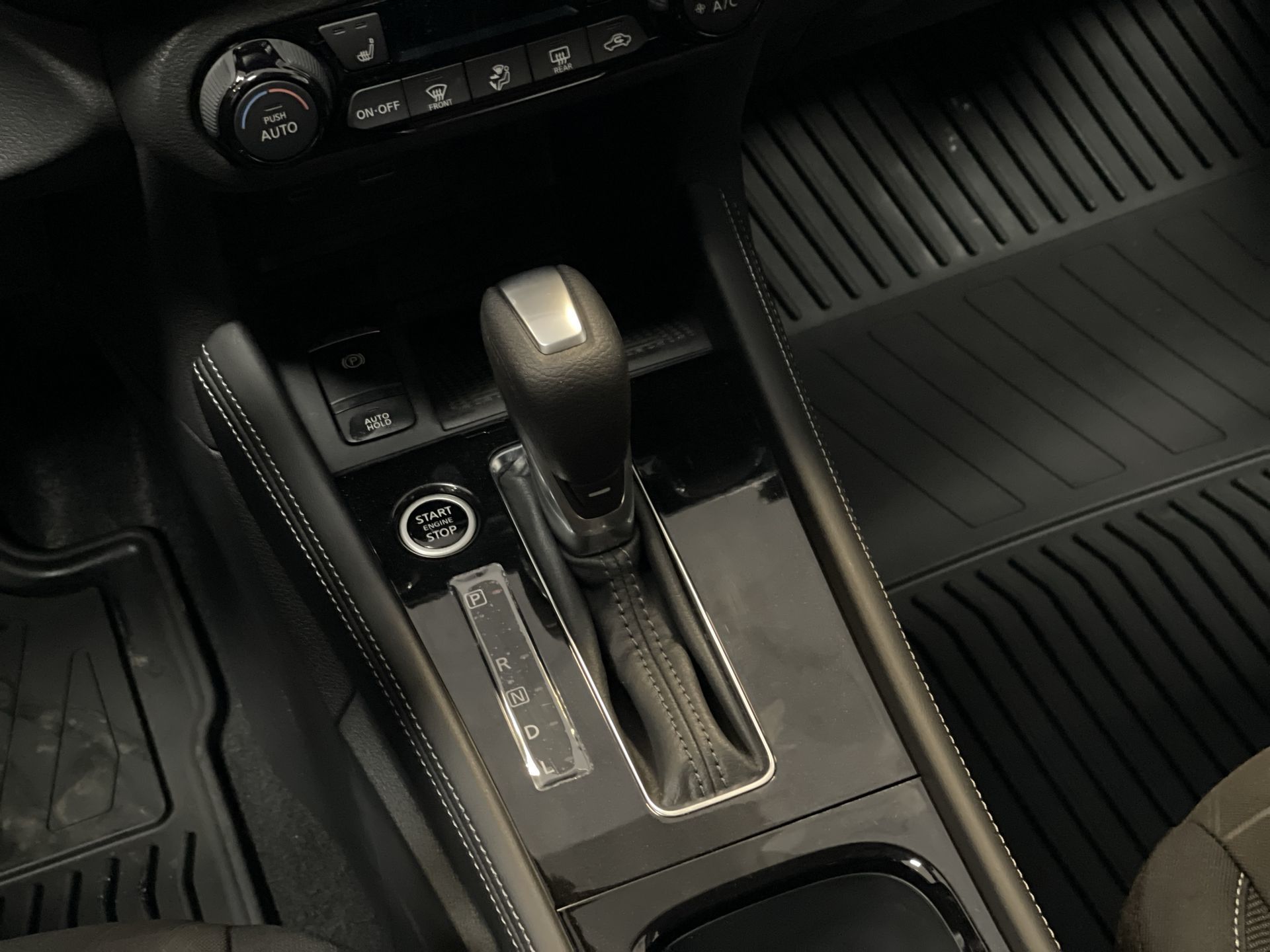 2025 Nissan Kicks Play