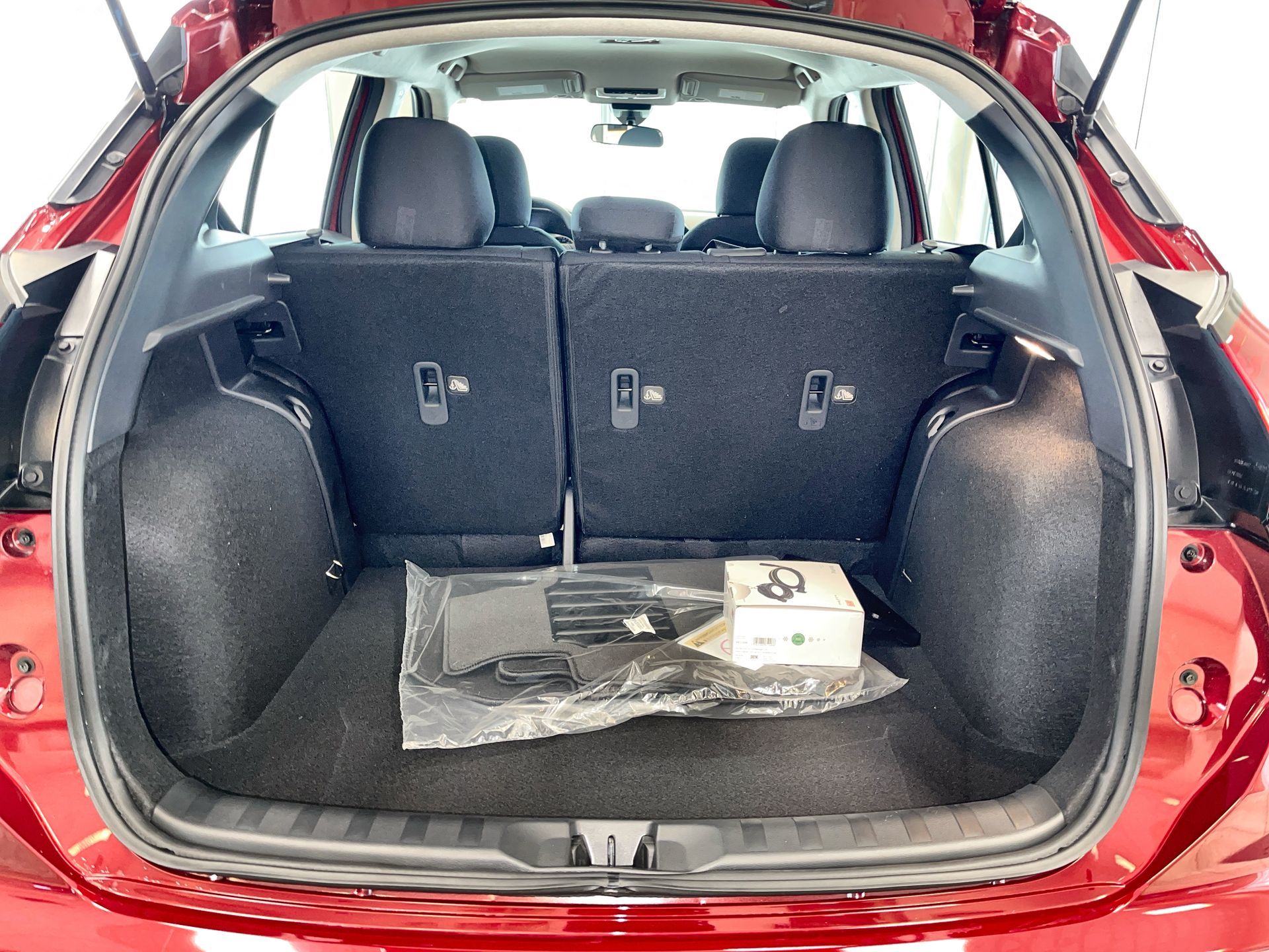 2025 Nissan Kicks Play