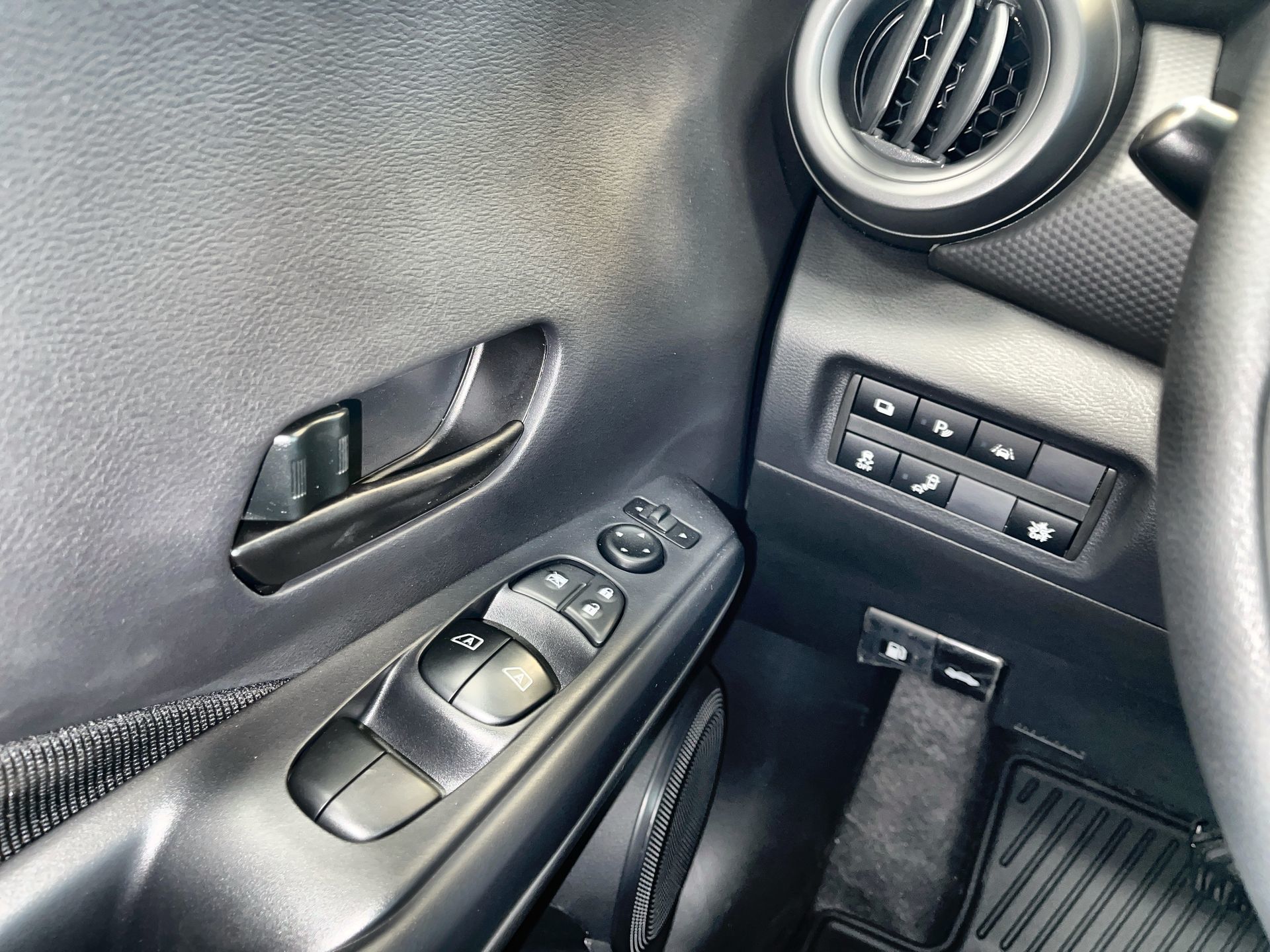 2025 Nissan Kicks Play