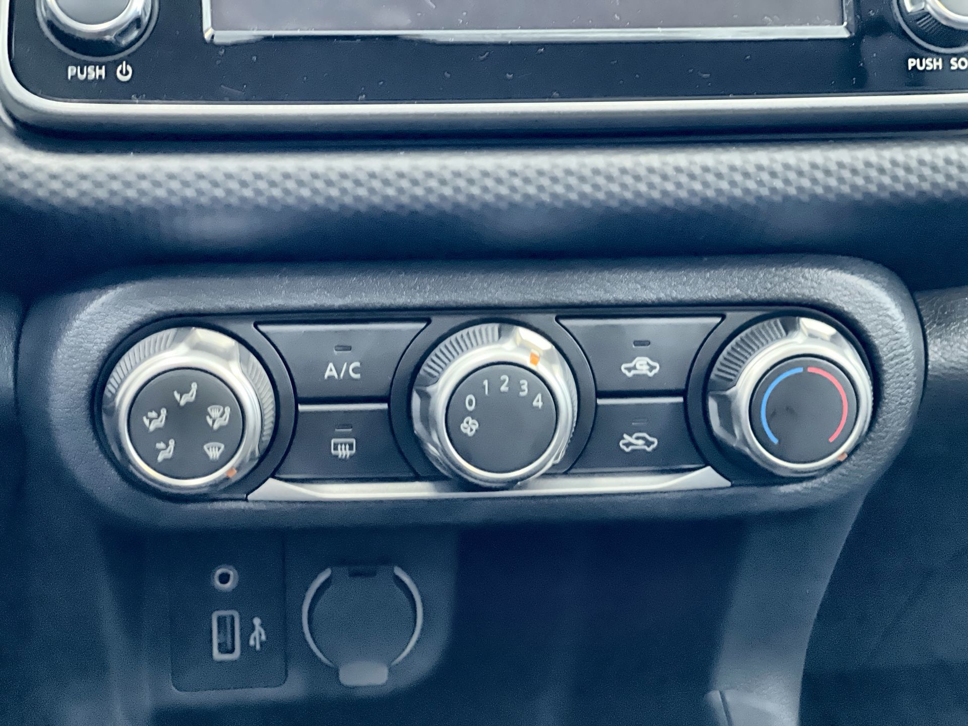 2025 Nissan Kicks Play