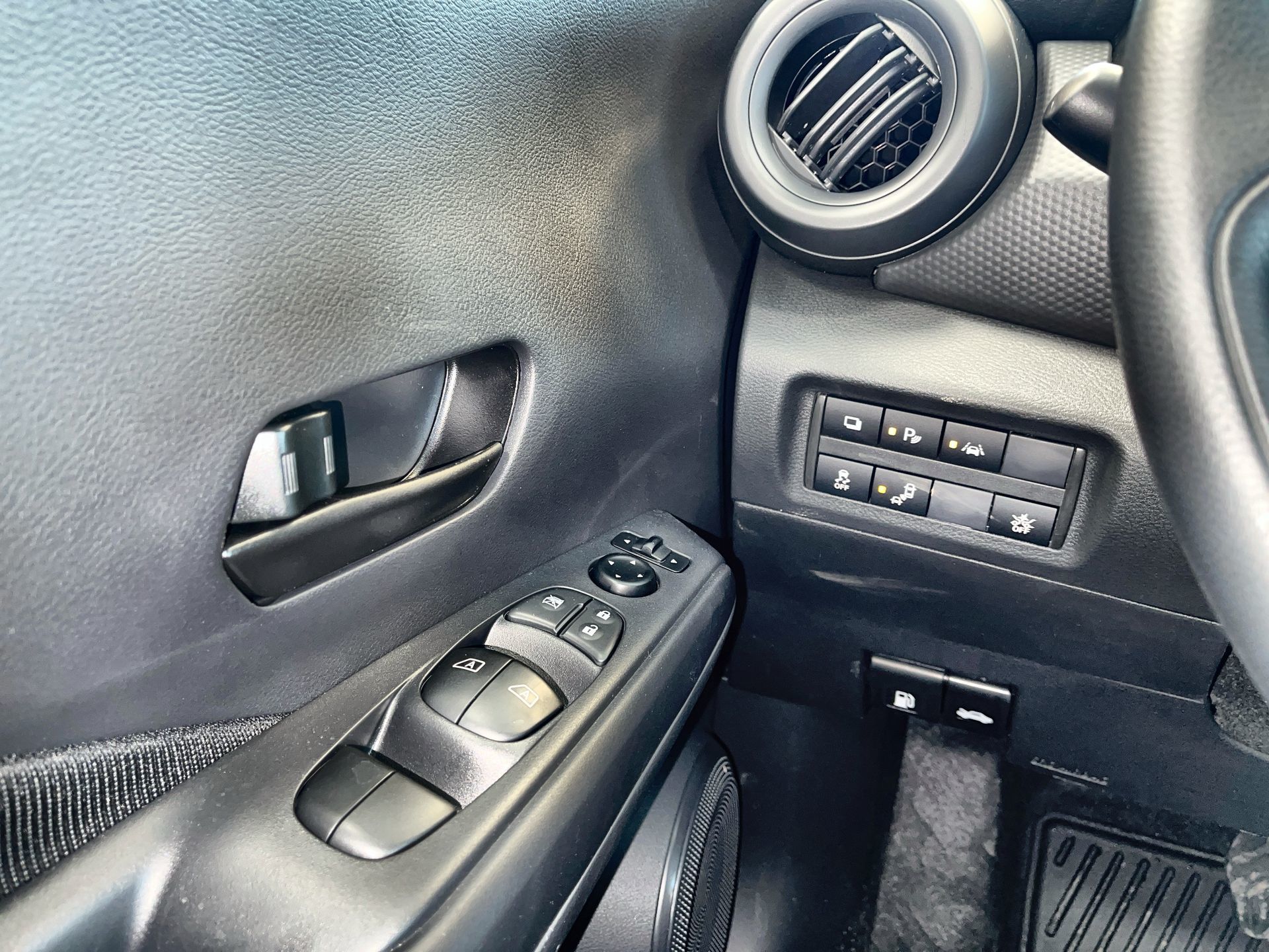 2025 Nissan Kicks Play