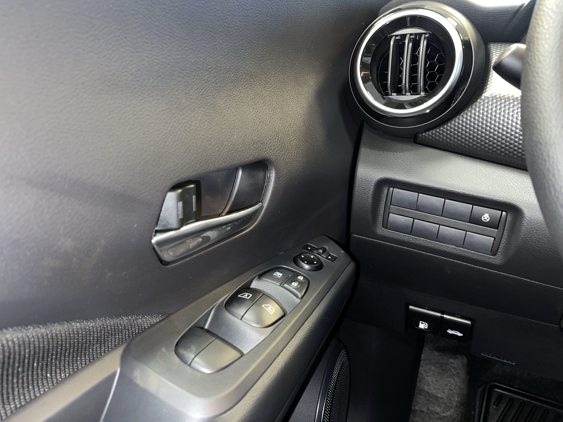 2025 Nissan Kicks Play