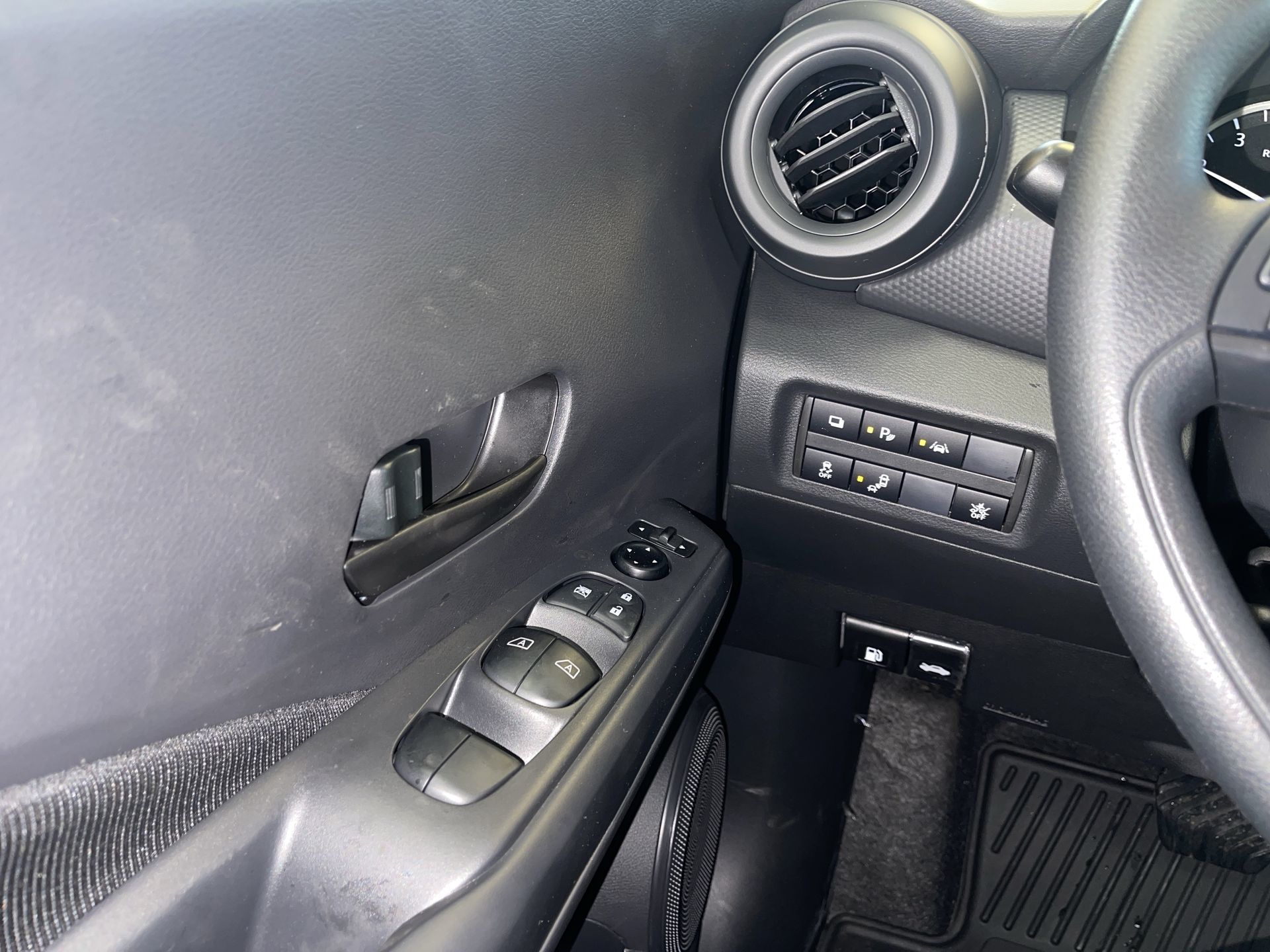 2025 Nissan Kicks Play