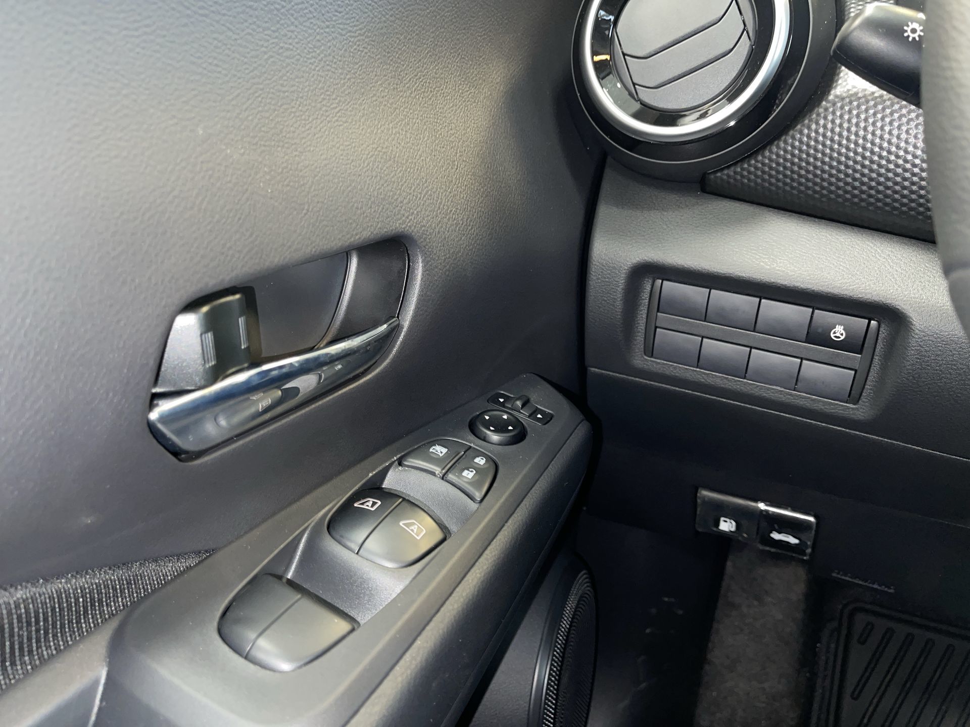 2025 Nissan Kicks Play