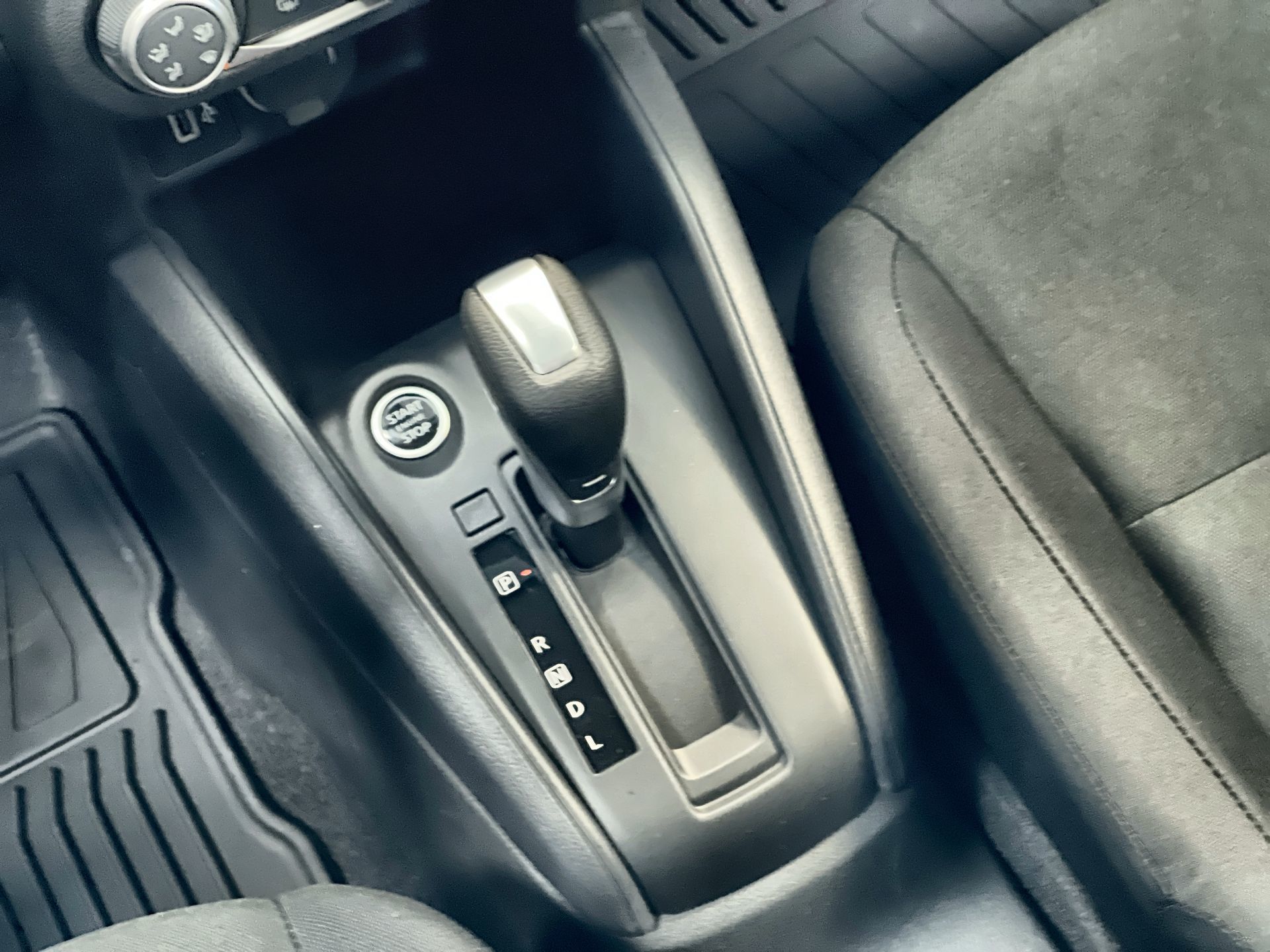 2025 Nissan Kicks Play