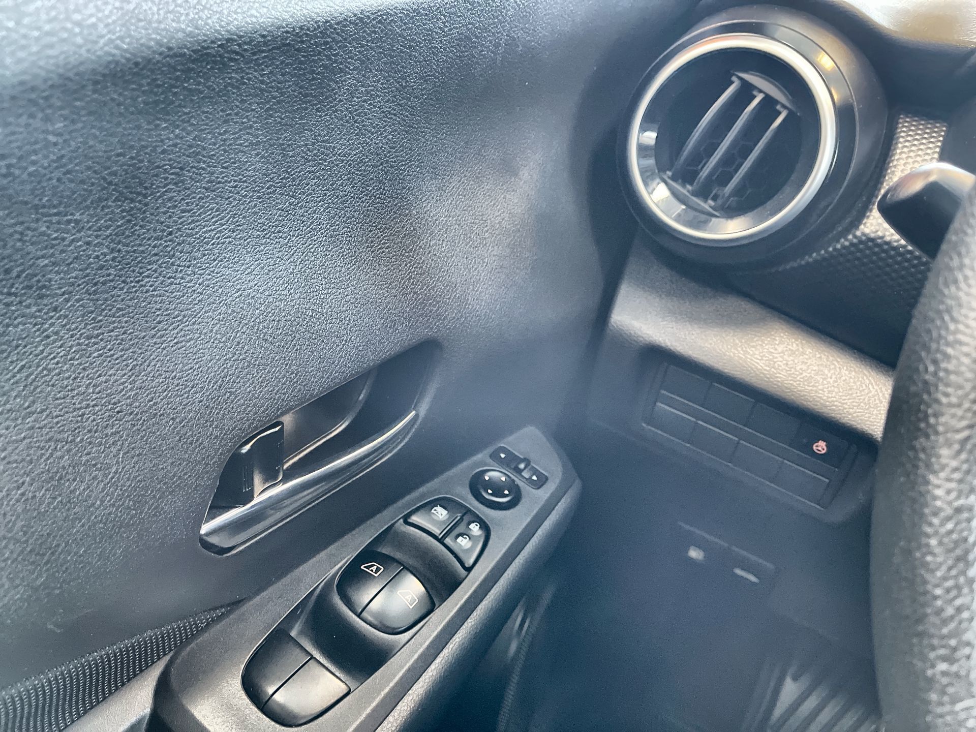 2025 Nissan Kicks Play