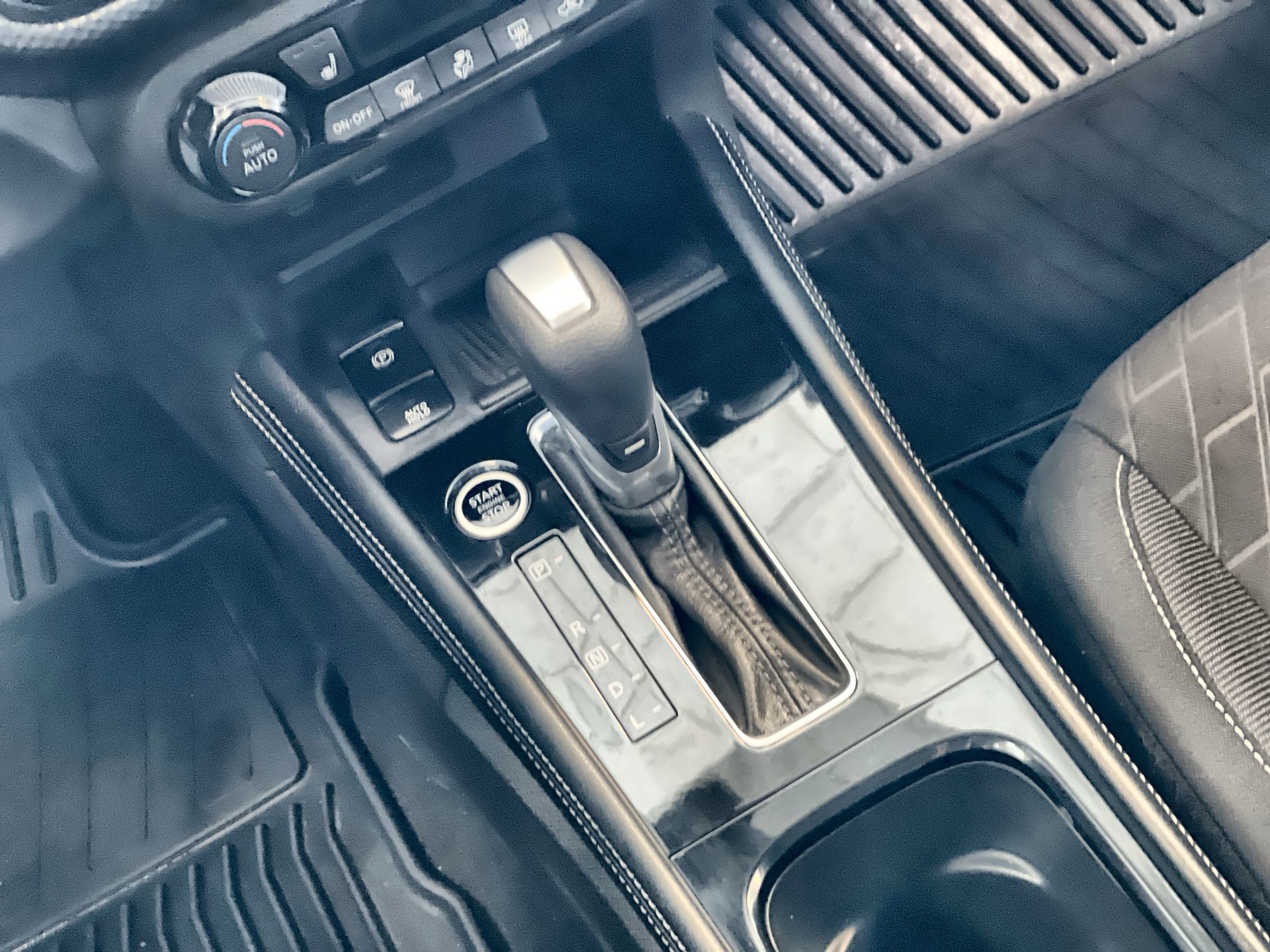 2025 Nissan Kicks Play