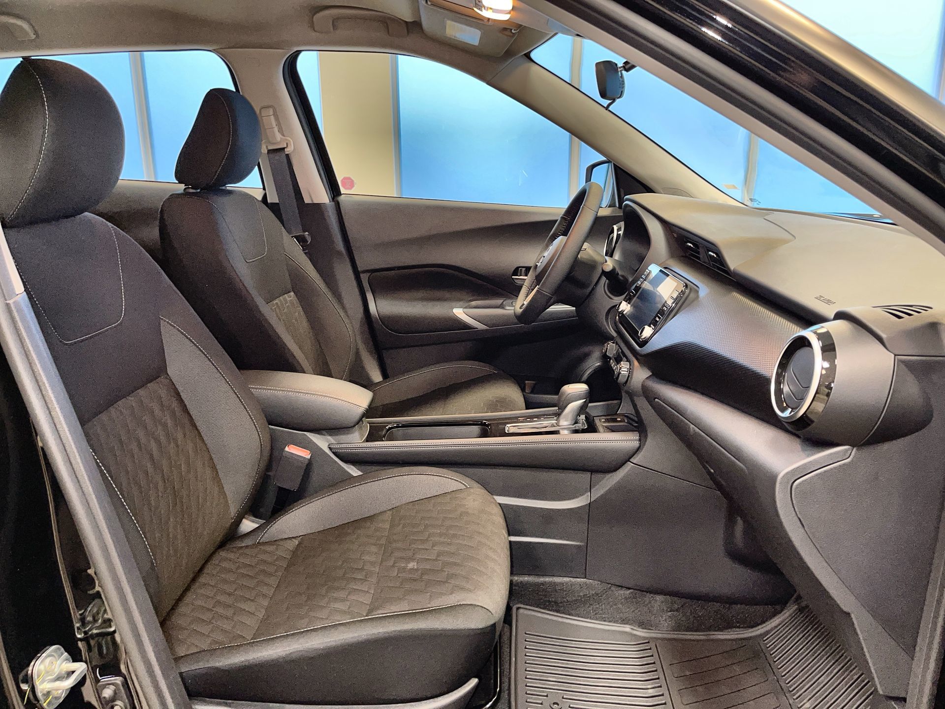 2025 Nissan Kicks Play