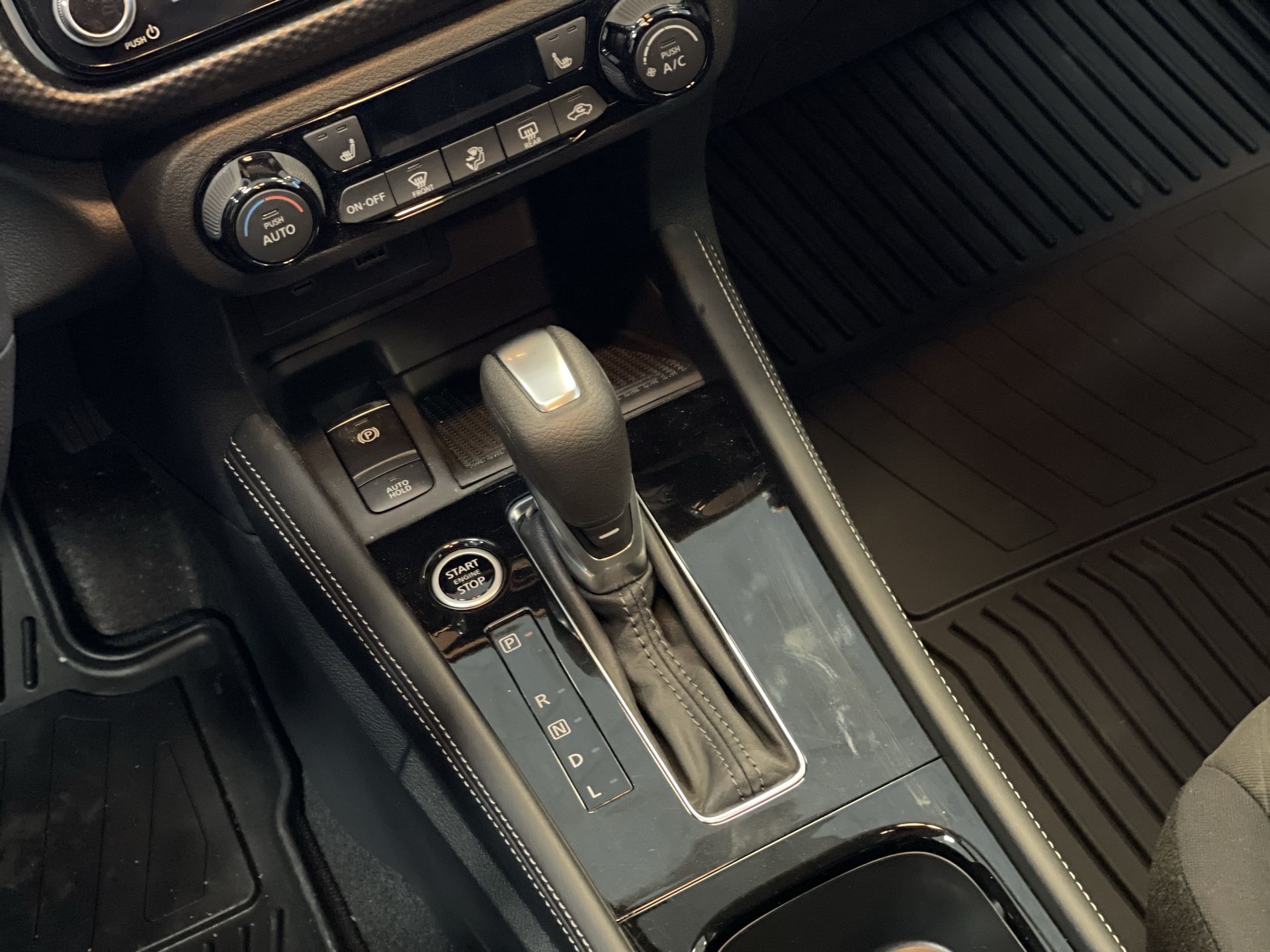 2025 Nissan Kicks Play