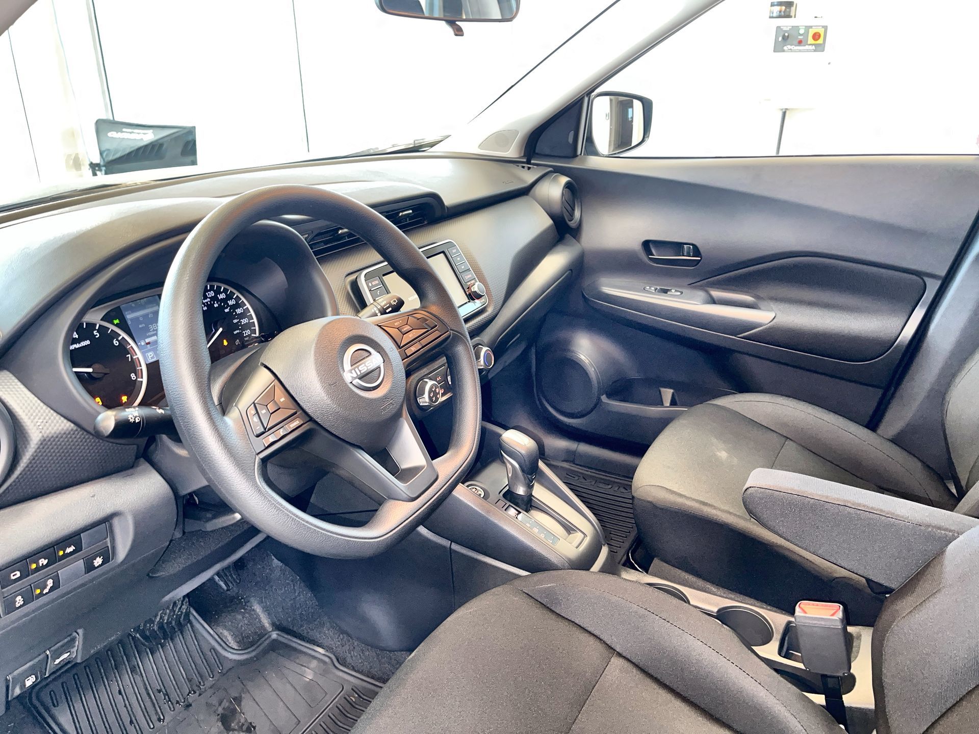 2025 Nissan Kicks Play