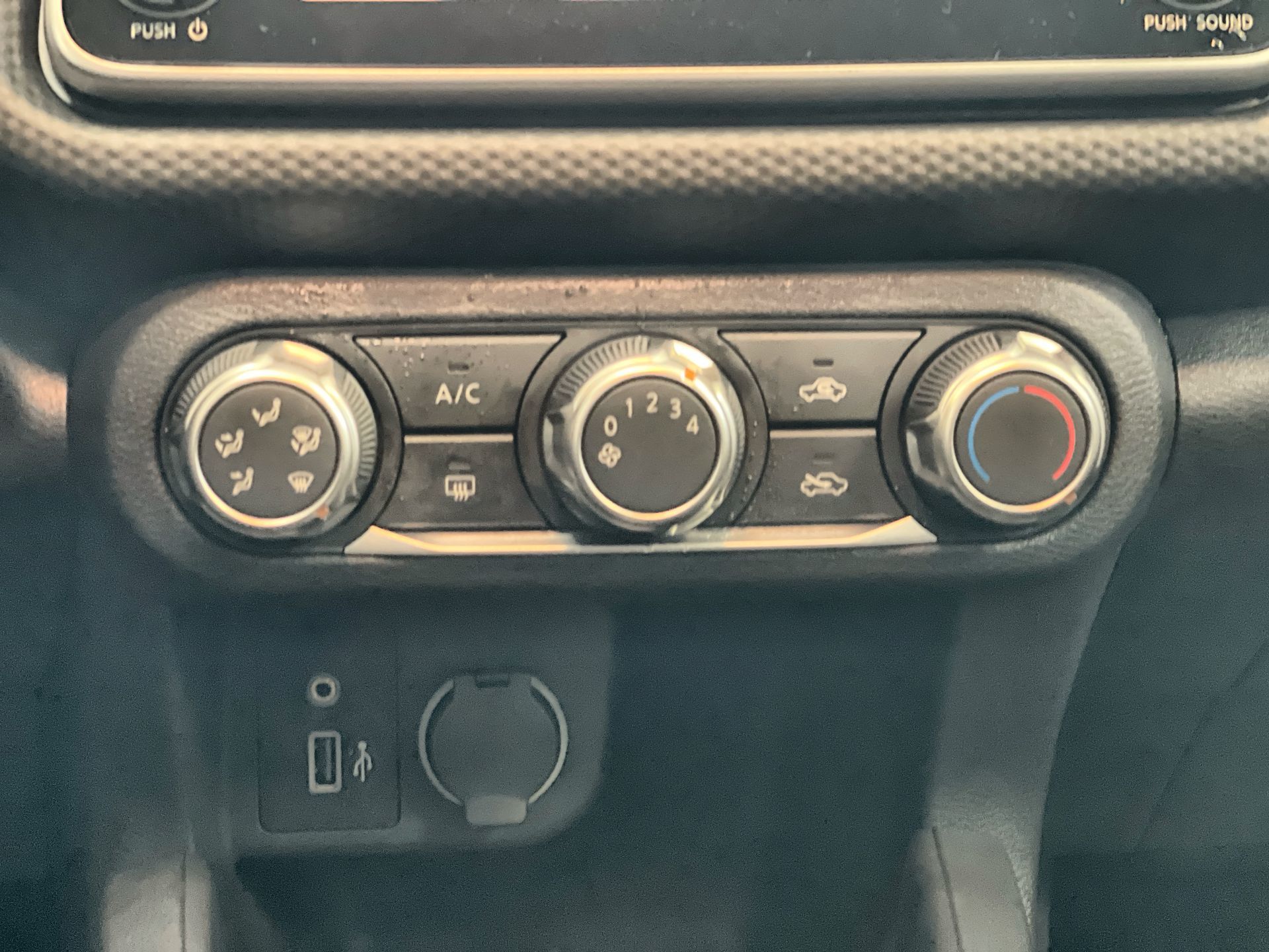 2025 Nissan Kicks Play