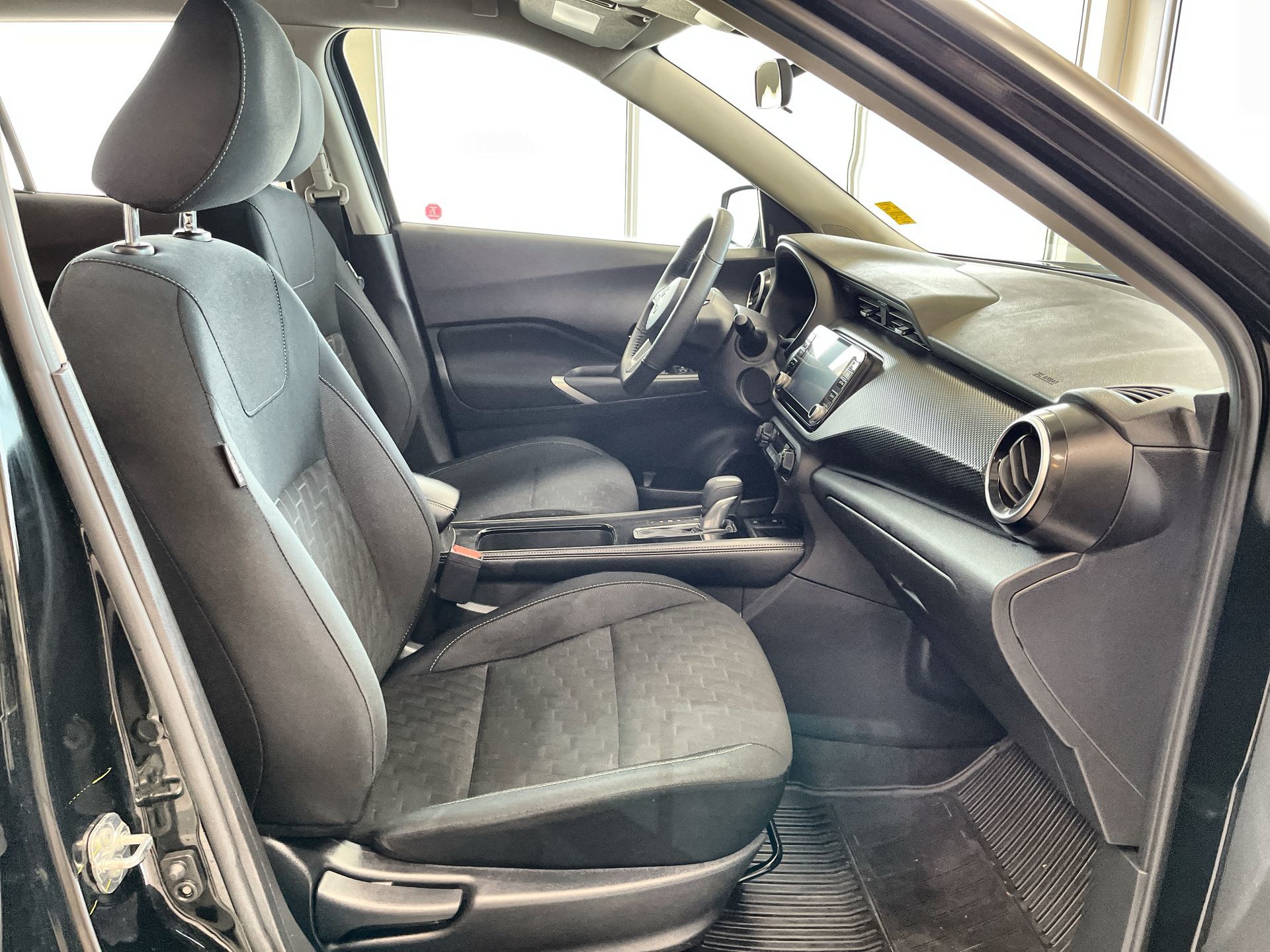 2025 Nissan Kicks Play