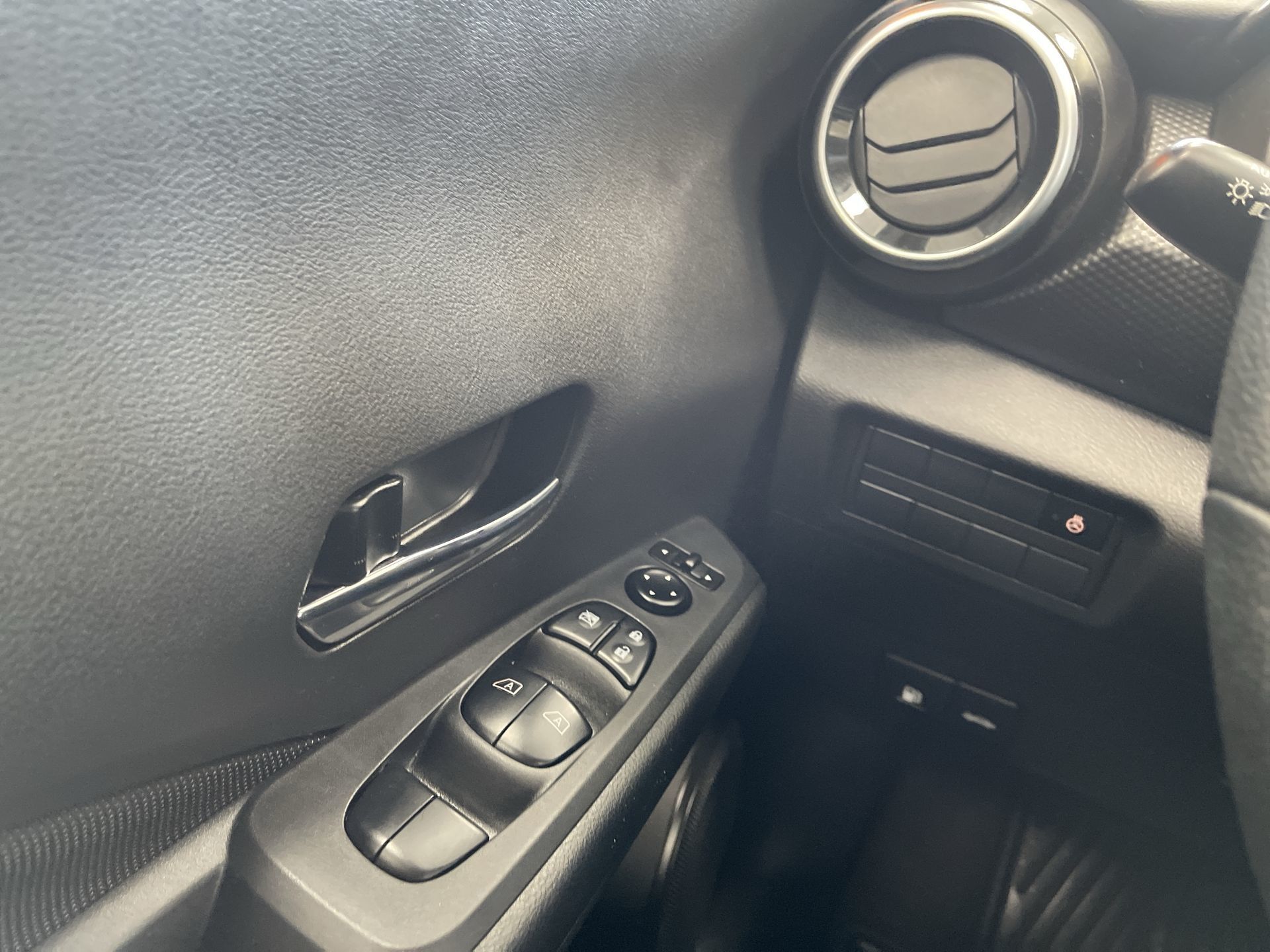 2025 Nissan Kicks Play