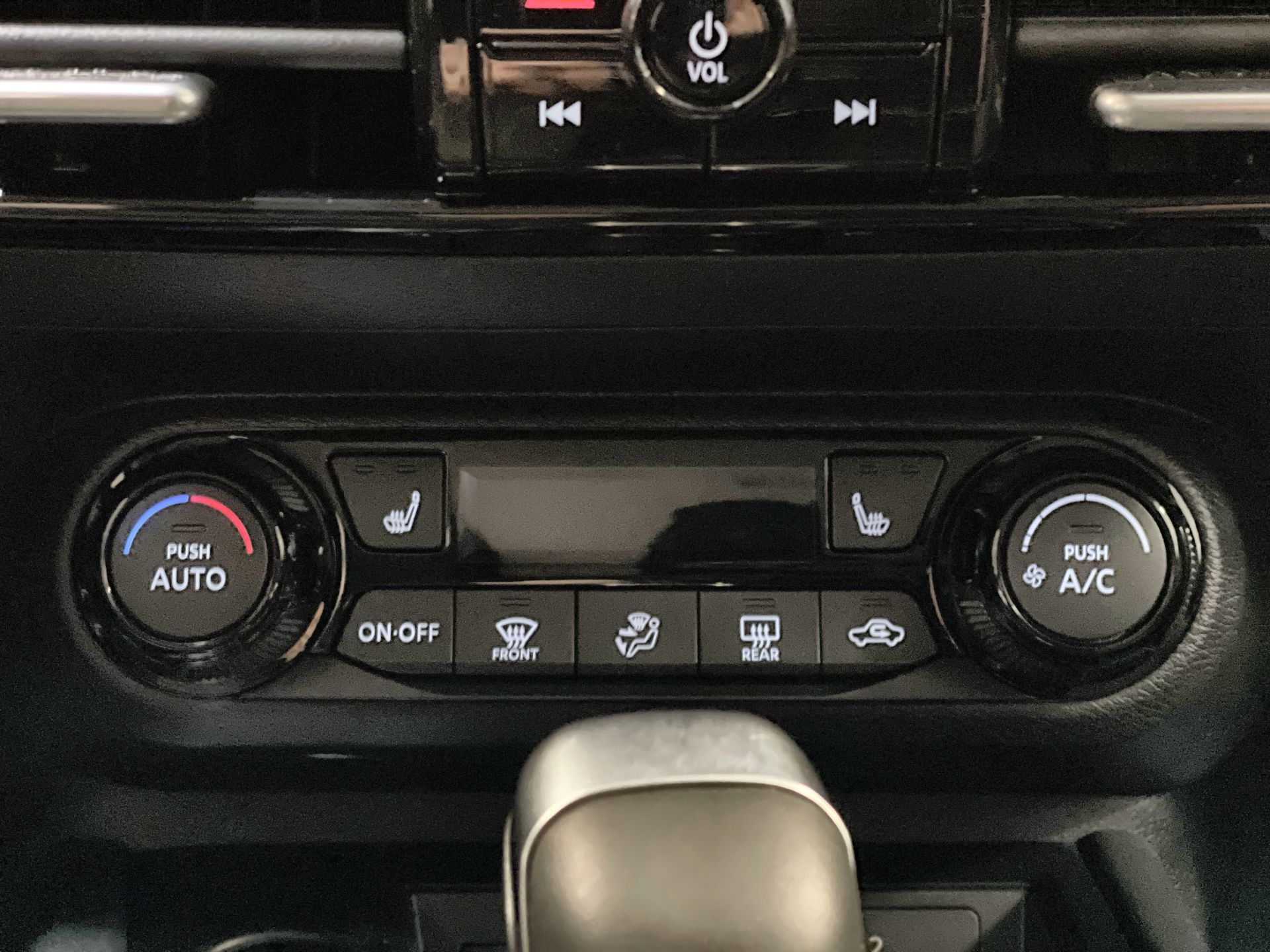 2025 Nissan Kicks in Regina, Saskatchewan