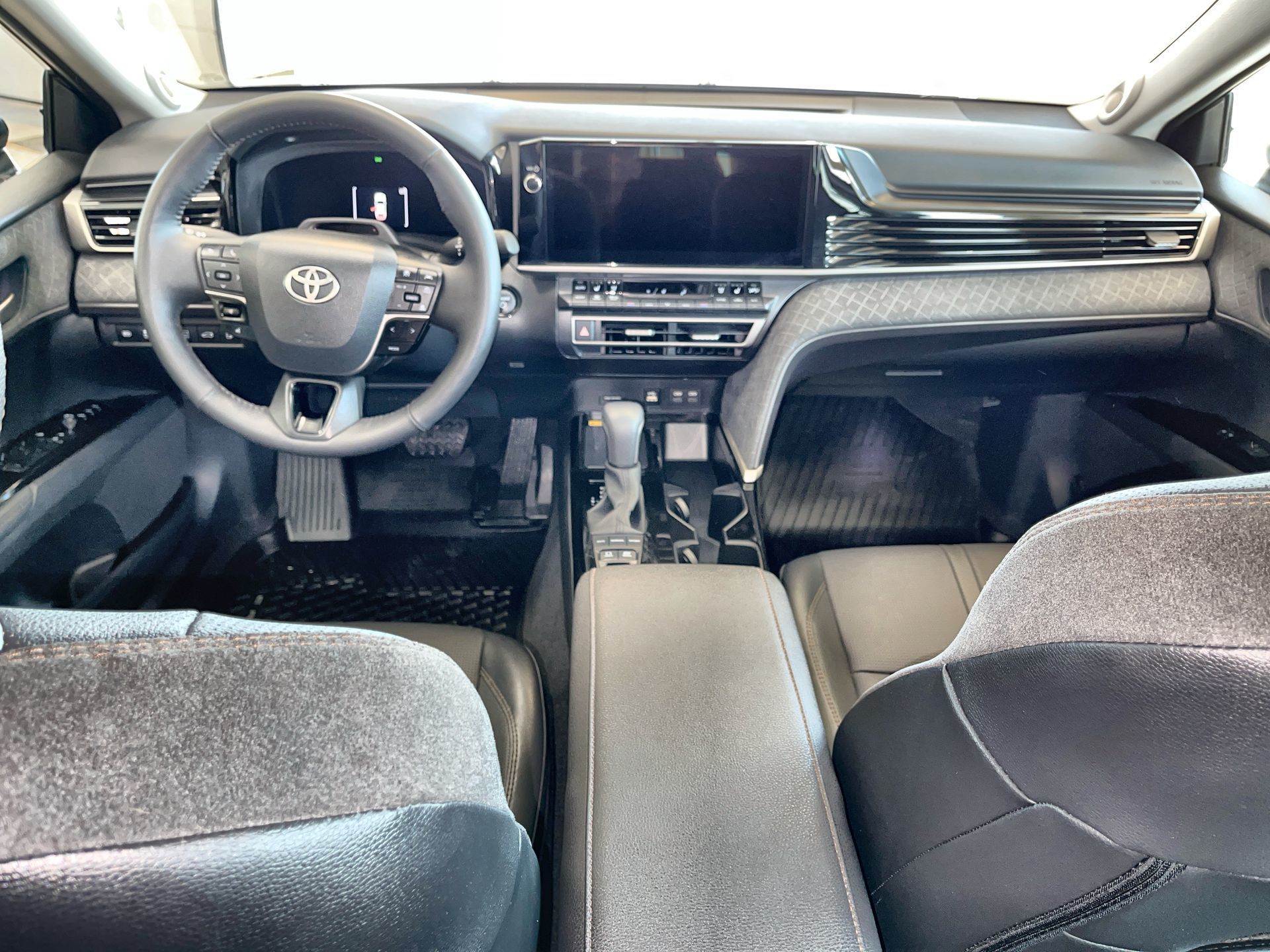 Toyota Camry Hybrid  2025 à Regina, Saskatchewan