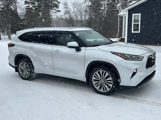 2024 Toyota Highlander in Regina, Saskatchewan
