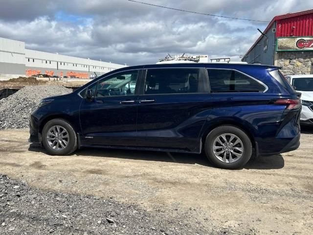 Toyota Sienna Hybrid  2021 à Regina, Saskatchewan