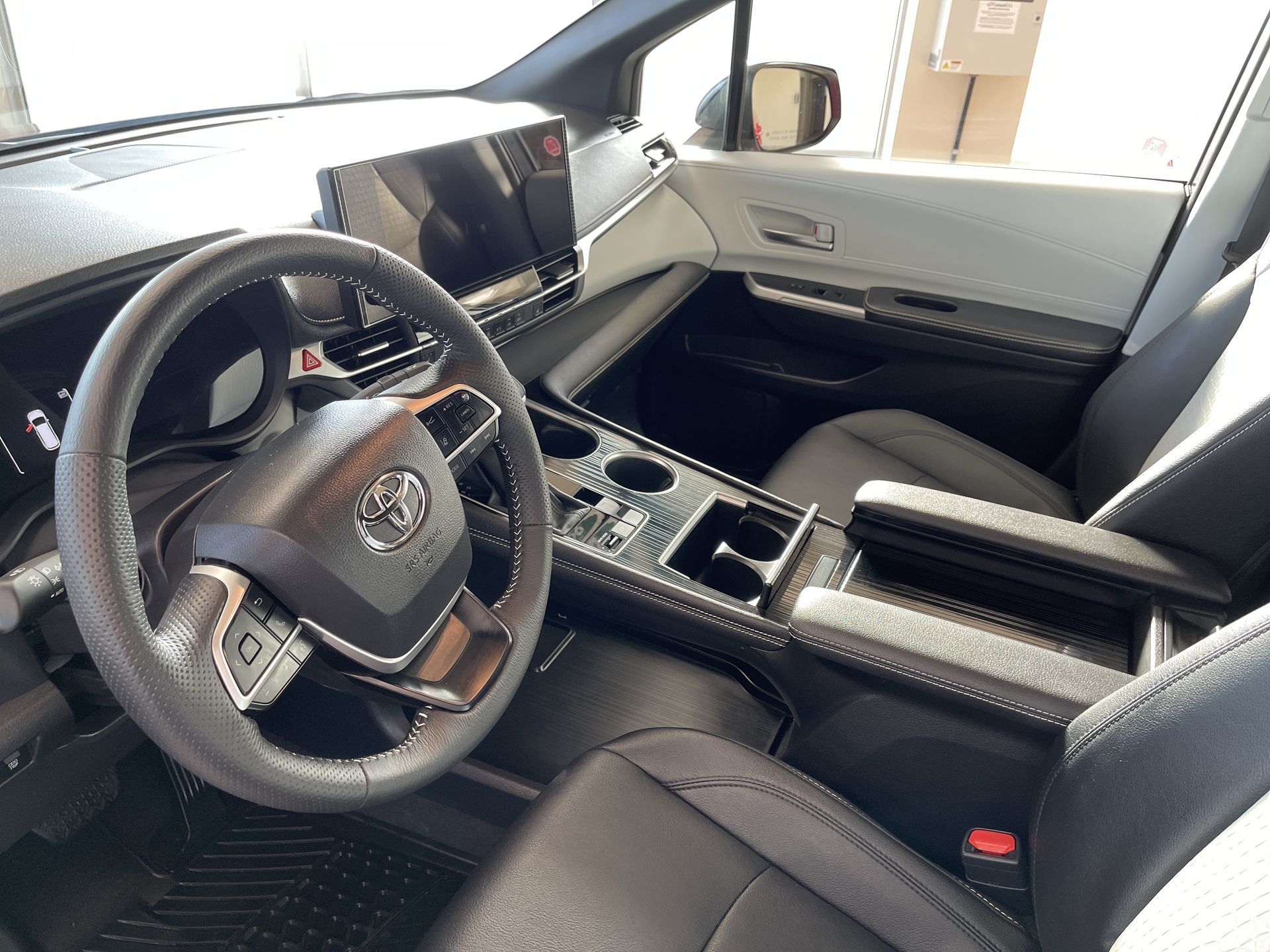 2025 Toyota Sienna Hybrid