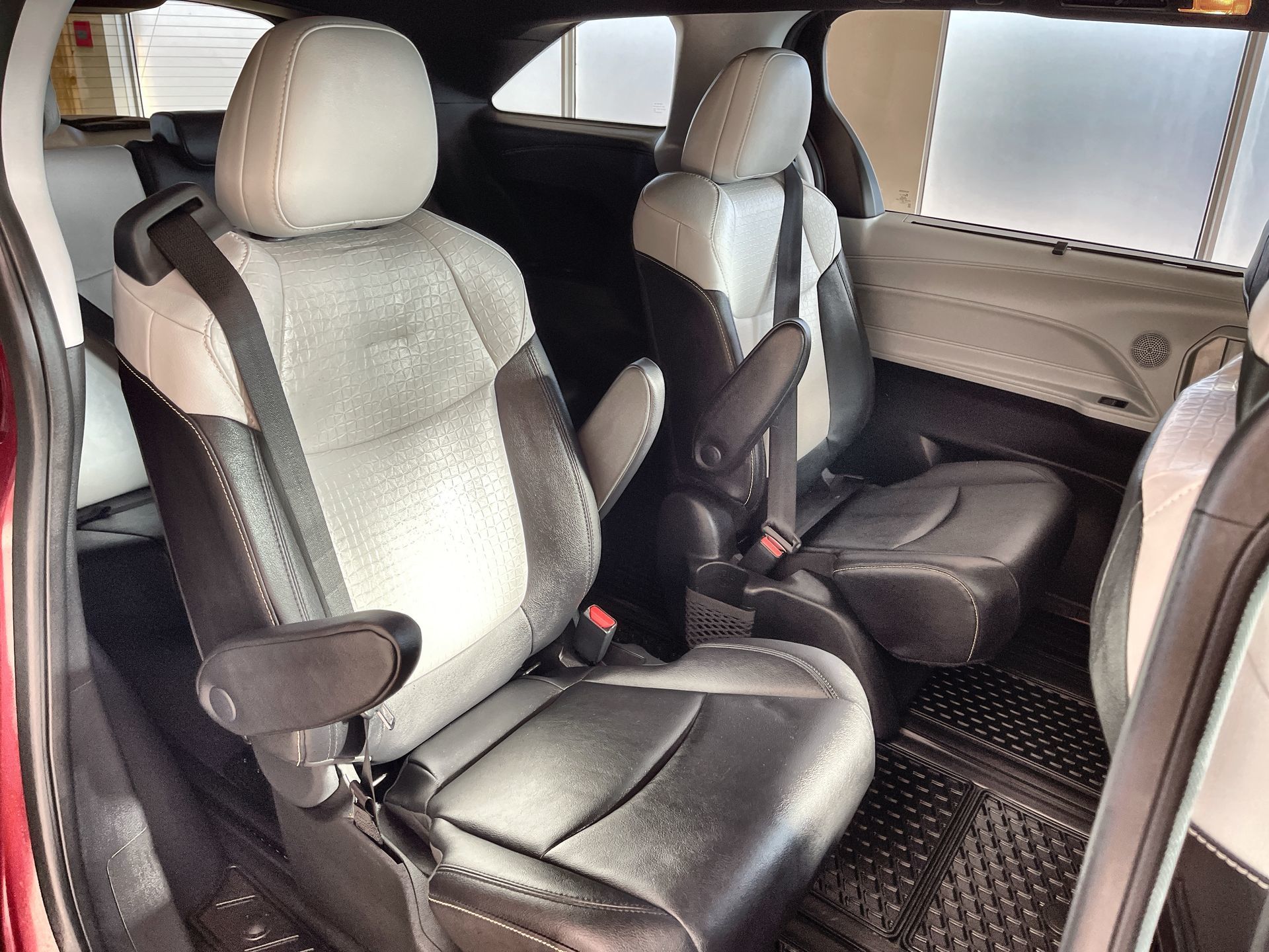 2025 Toyota Sienna Hybrid