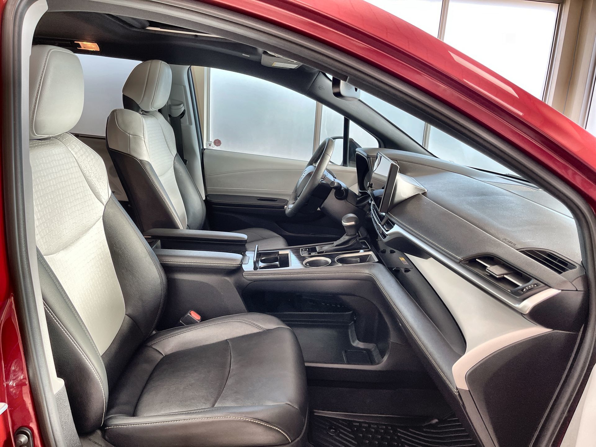 2025 Toyota Sienna Hybrid