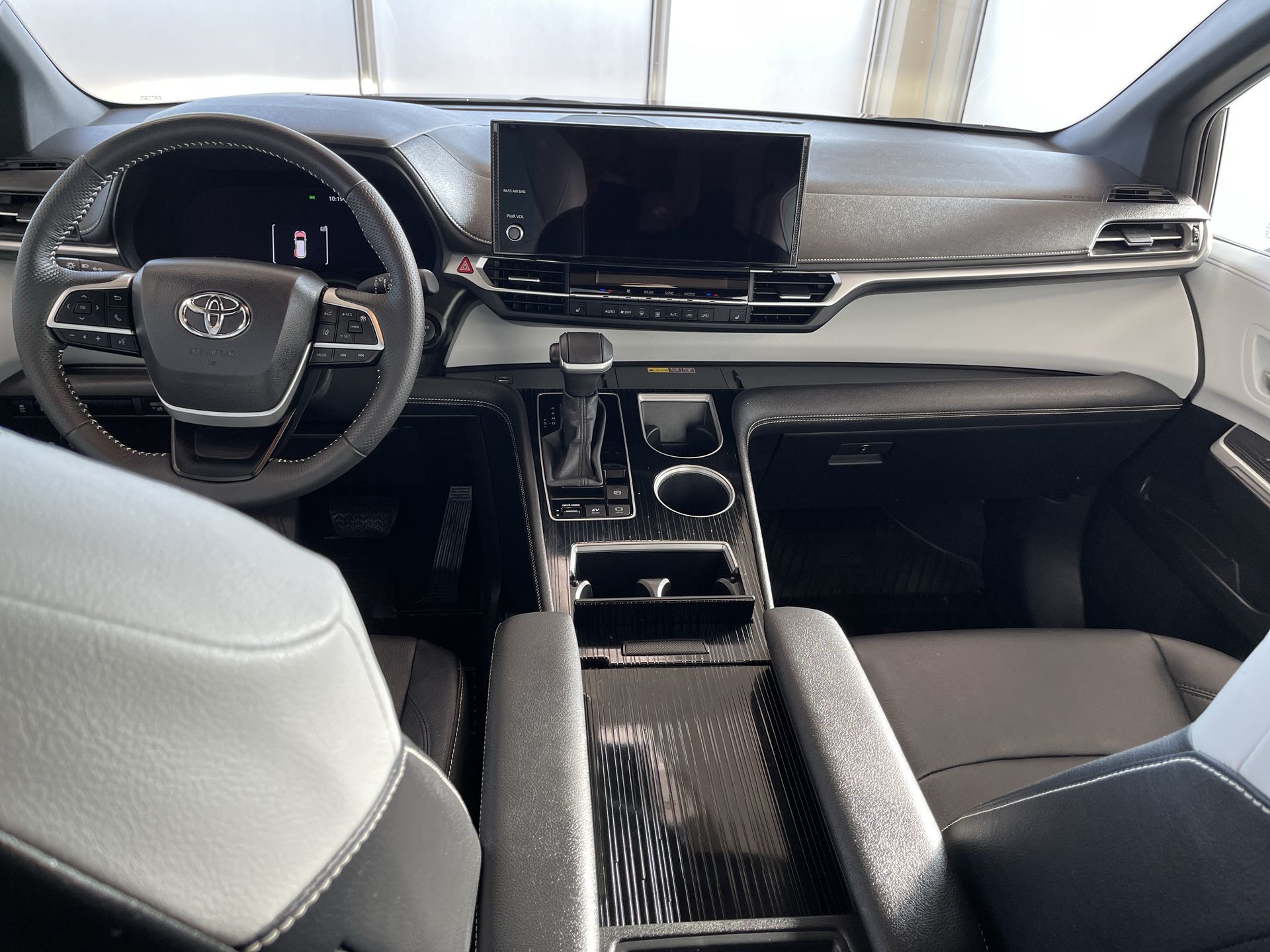 2025 Toyota Sienna Hybrid
