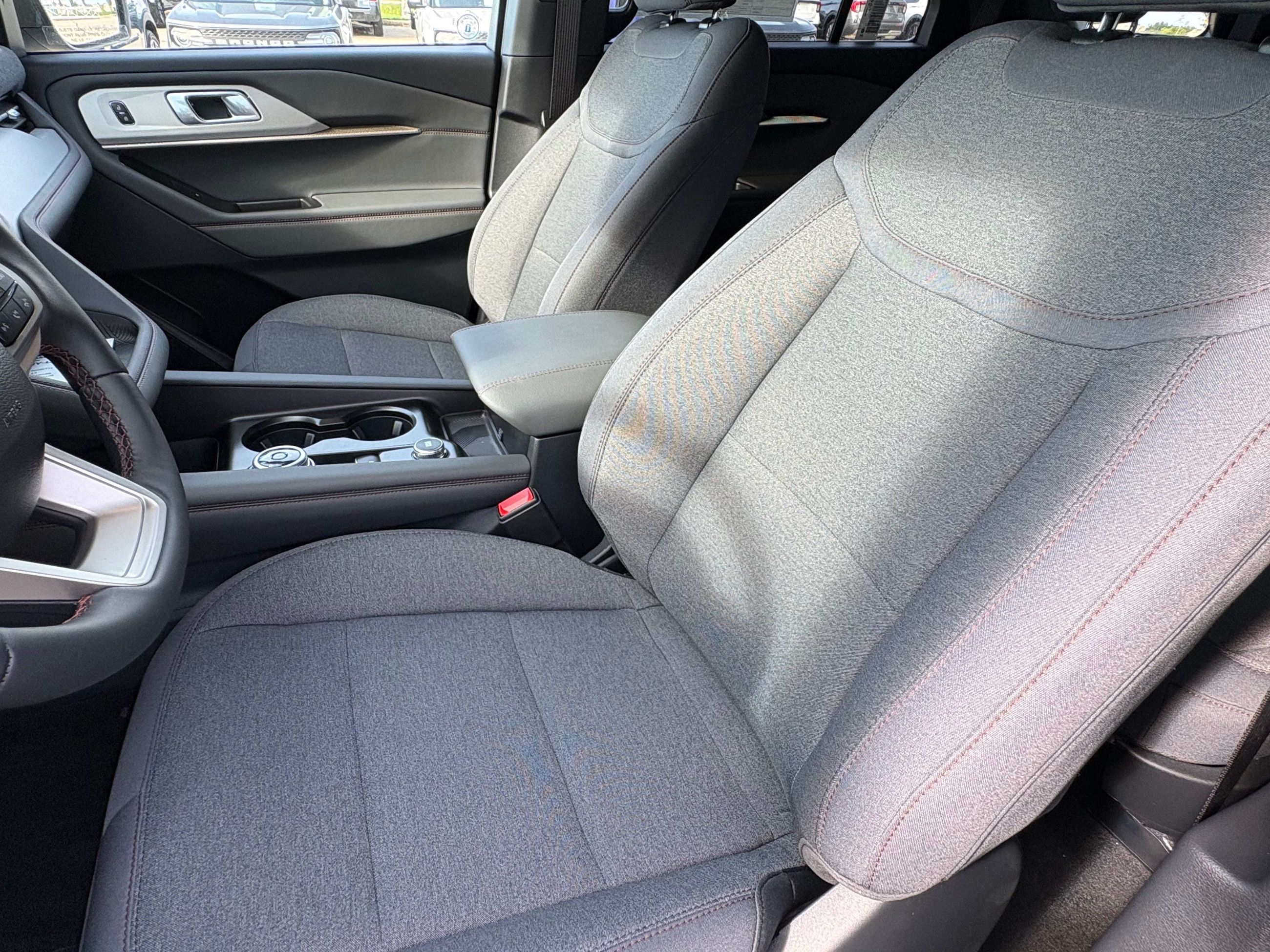 Photo 2027 Ford Explorer Active #8