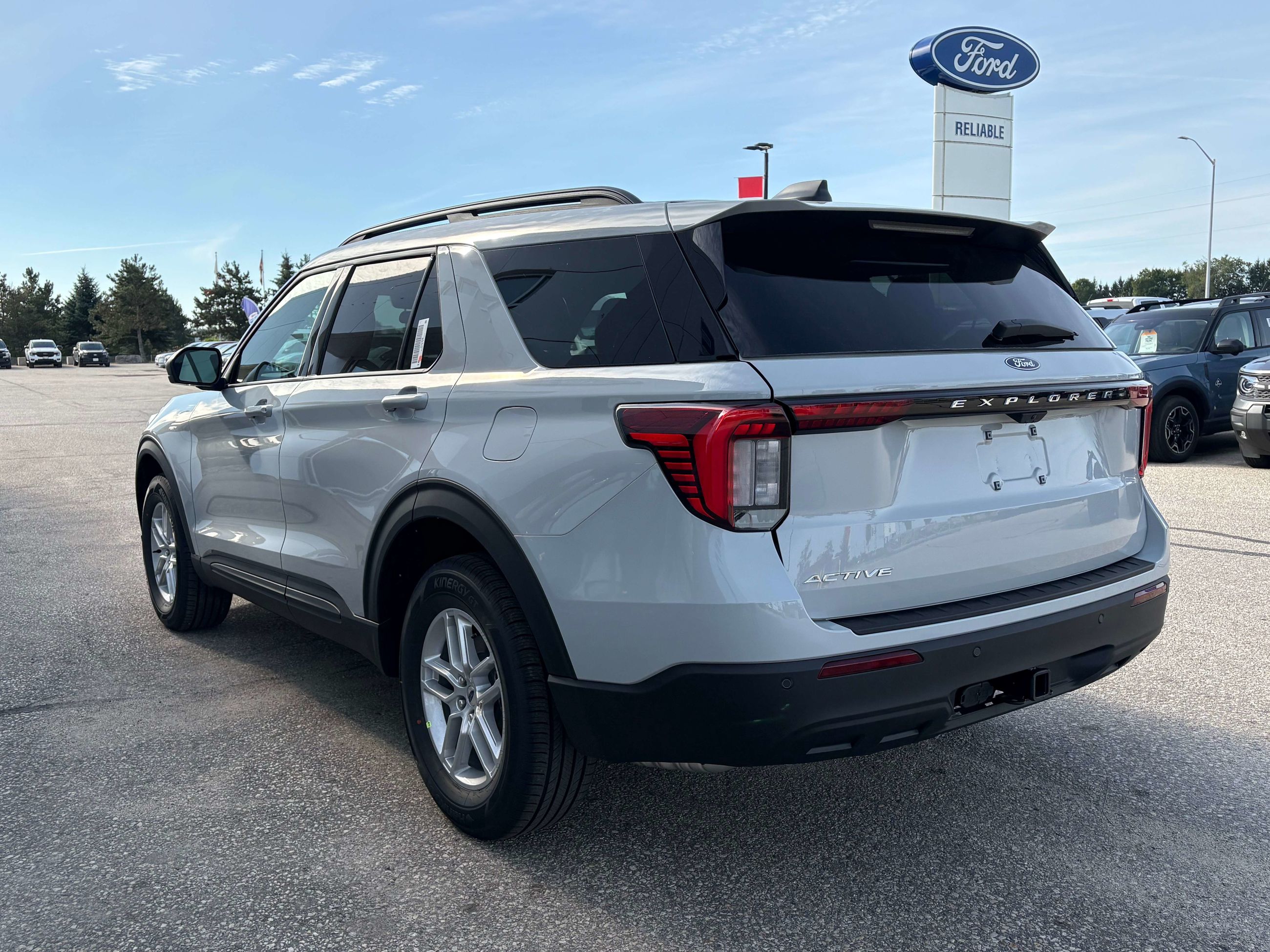Photo 2027 Ford Explorer Active #5